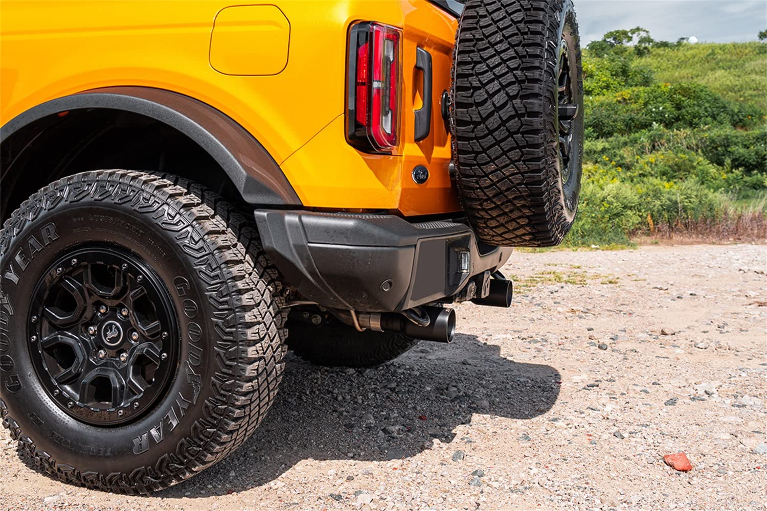 Corsa - 2-Door 21-22 Ford Bronco 2.3L 2.75in Cat-Back Dual Rear Exhaust w/ 4in Straight-Cut Black Tips (21204BPC)