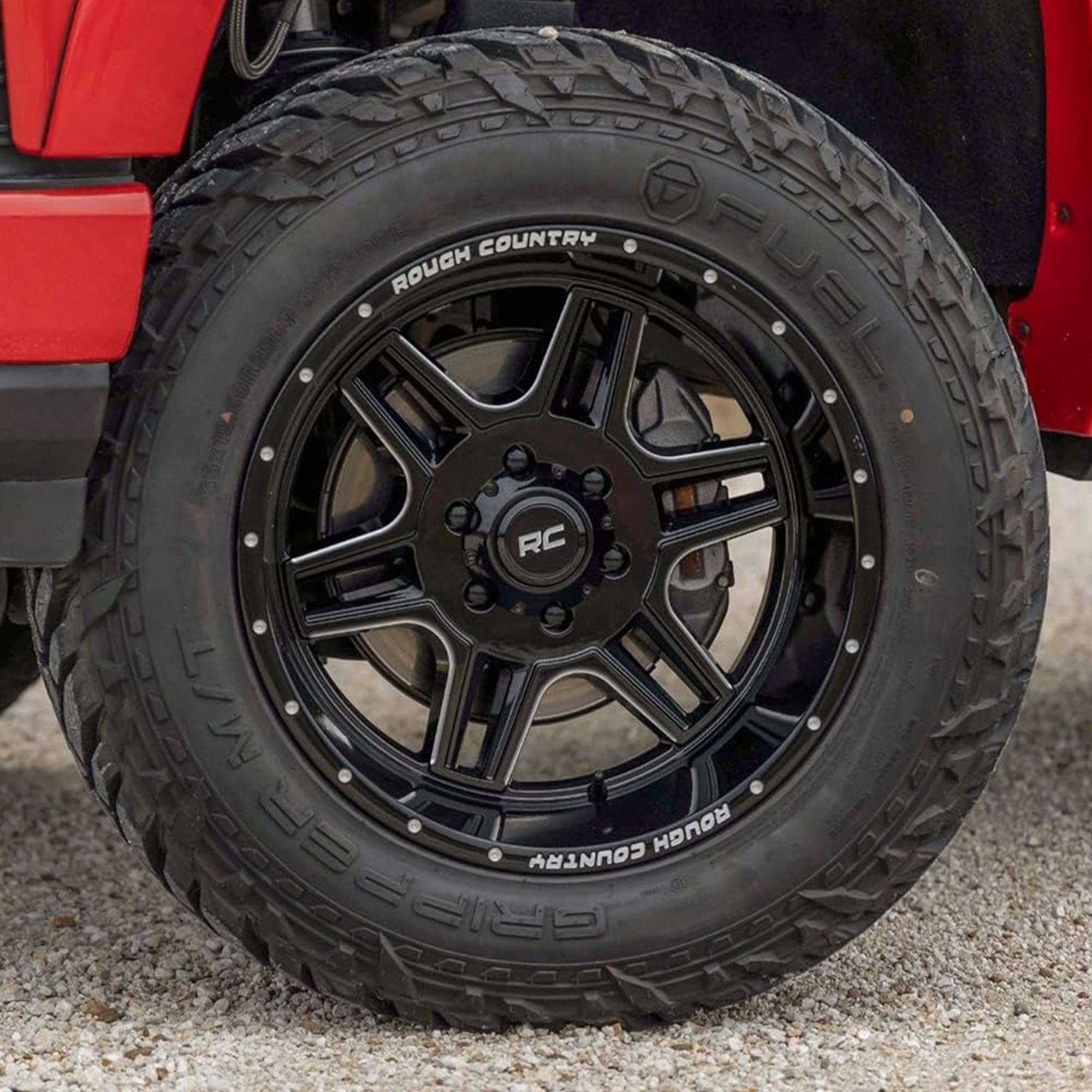 92 Series Rough Country Wheel - 18x9, 5x5.5 Bolt Pattern, +0mm Offset, Single-Piece Aluminum, Gloss Black with Milled Accents