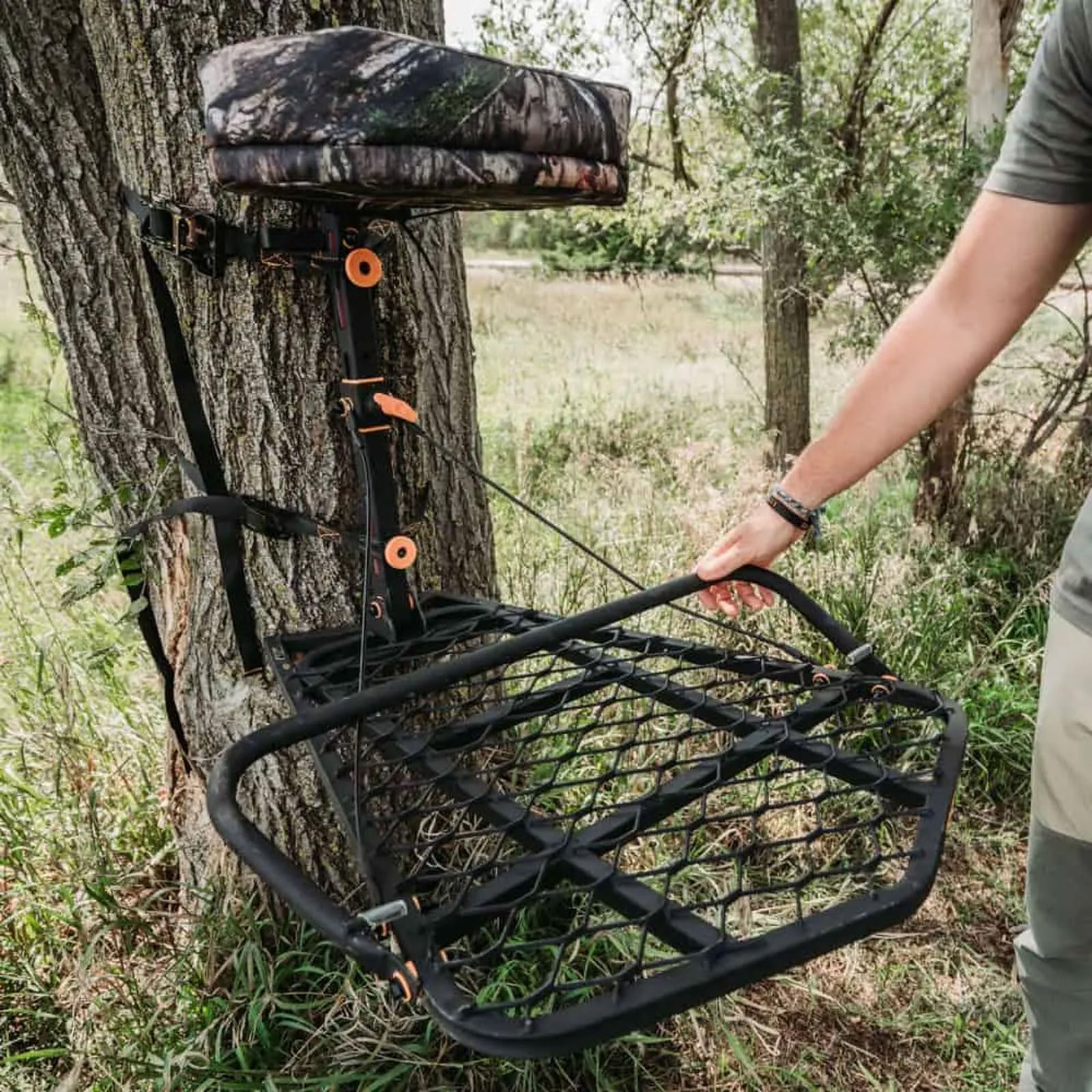 The Muddy Hang On Outfitter Treestand