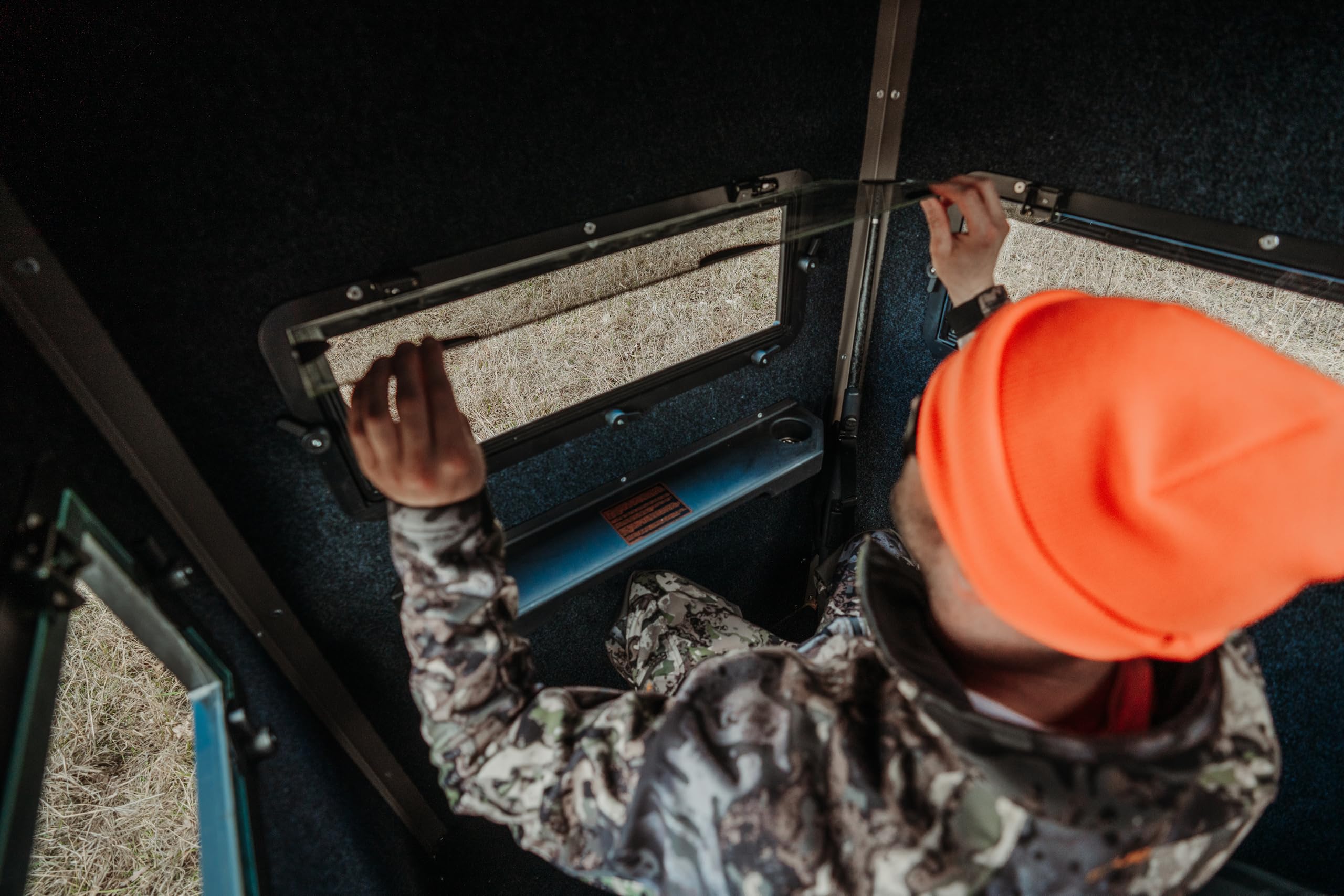 Muddy Box Blind Gunner W/Deluxe 5' Tower/Steel Wall Construction/Cracked Mud Camo