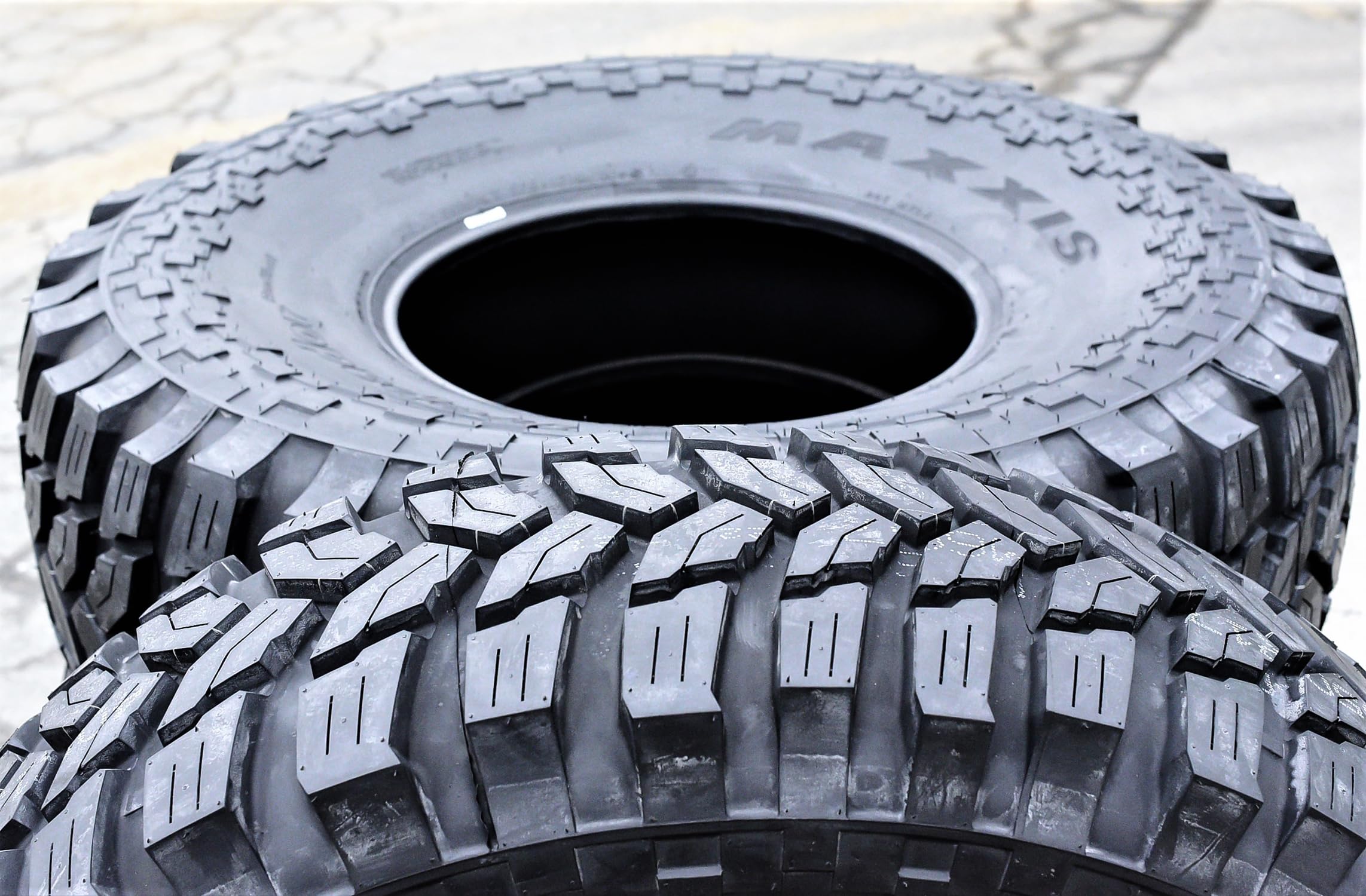 M8060 Maxxis Trepador LT33/12.50R17 124 Q
