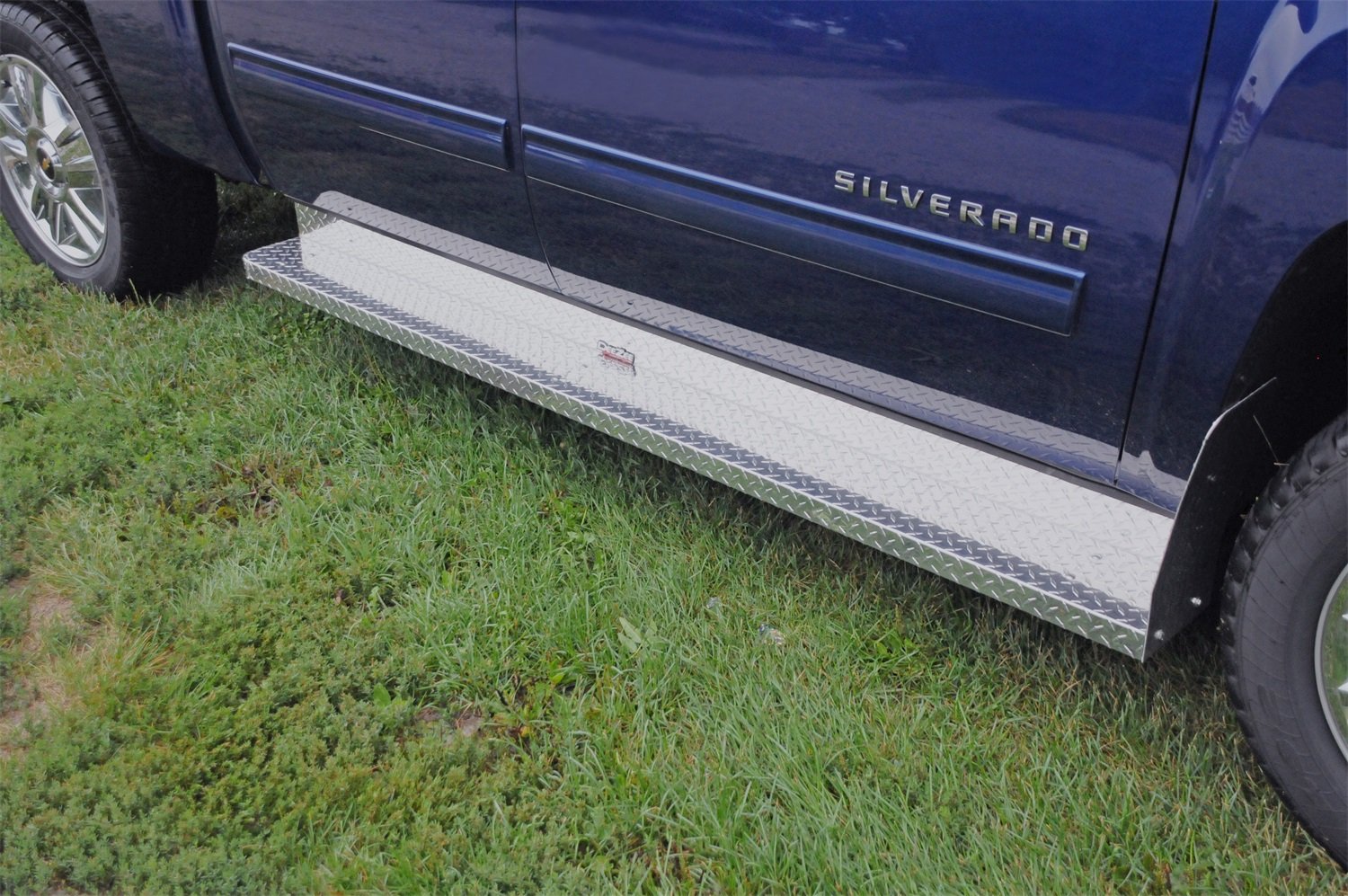 Brite-Tread Dee Zee Aluminum Running Boards DZ2053