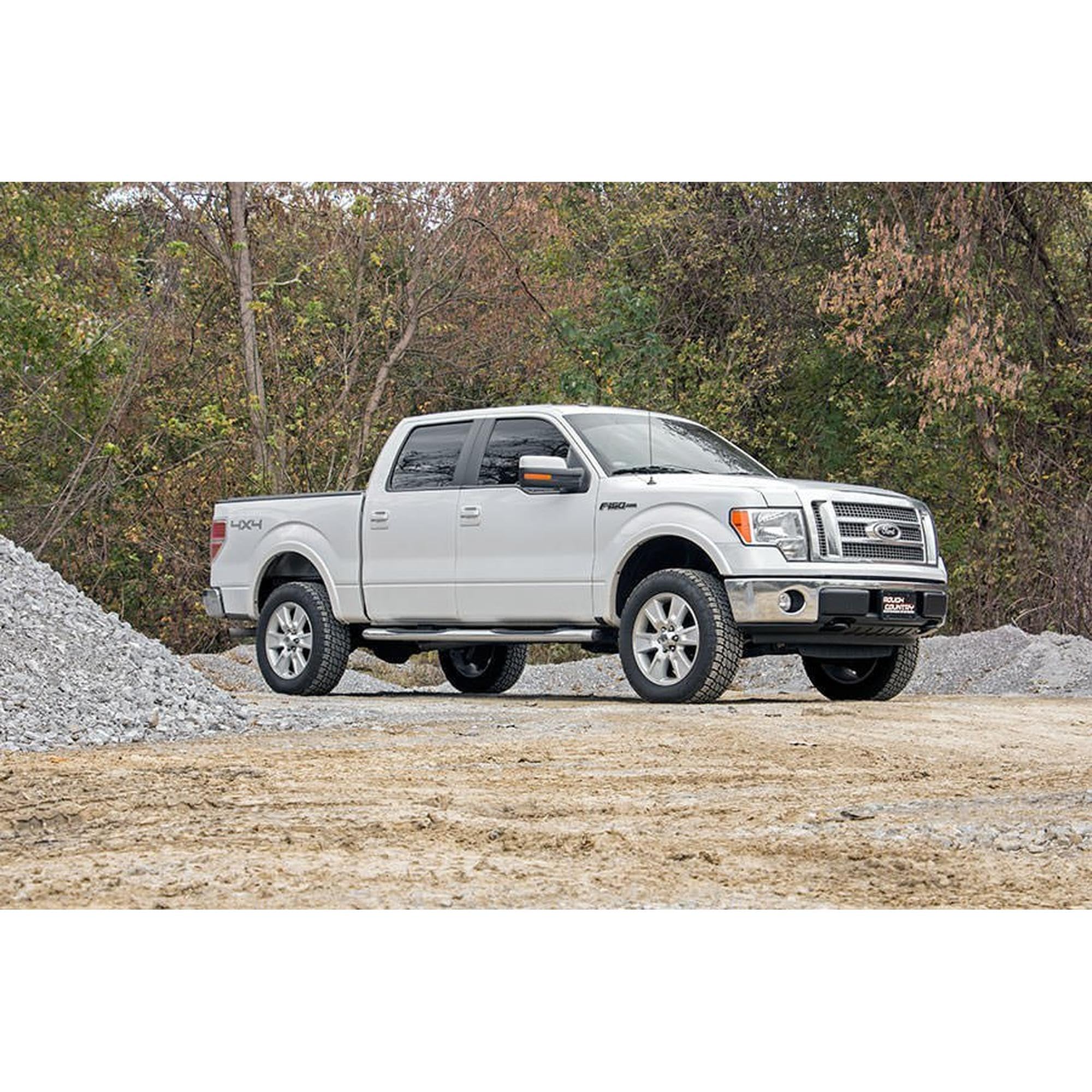 2" Rough Country Leveling Lift Kit w/M1 Struts for 09-13 Ford F-150 4WD - 56840