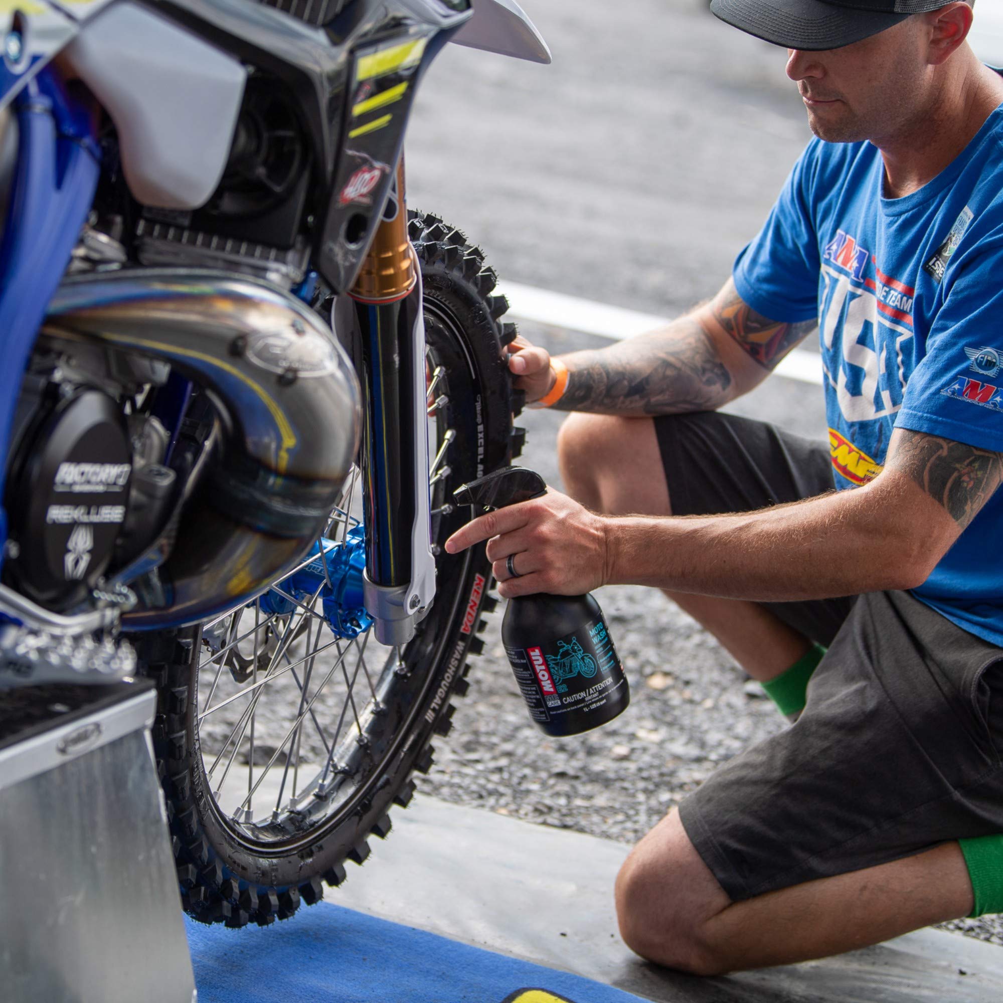 Motul MC Care E2 104881 Powersports Degreaser and Cleaner Spray for Use on All Surfaces 1 Liter