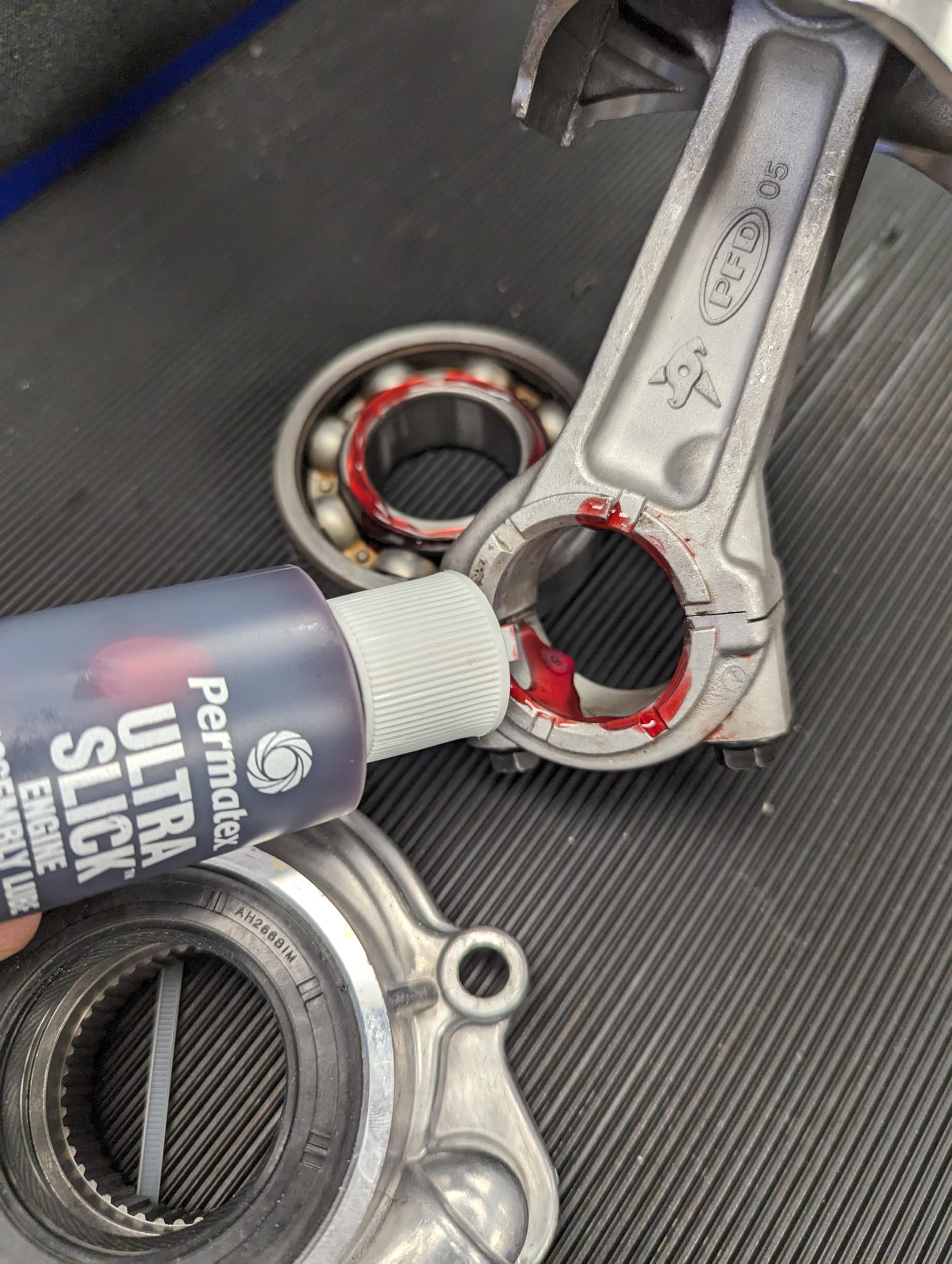 Ultra Slick Permatex Engine Assembly Lube, 4 oz. , Red