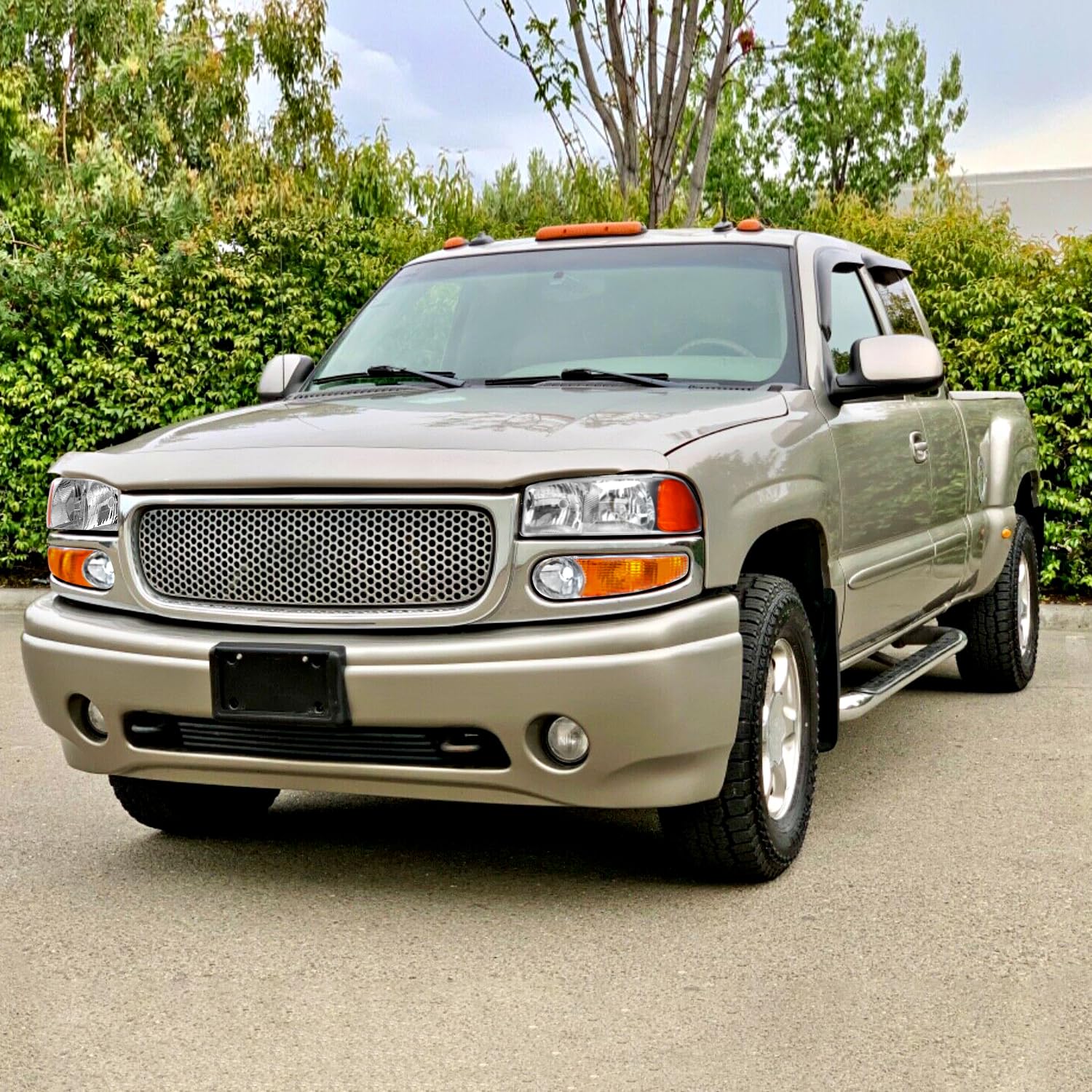Chrome Headlights + Spec-D Tuning Bumper Lamps Compatible with 2000-2006 GMC Sierra 1500 2500 Yukon XL Denali, Left + Right Pair Assembly