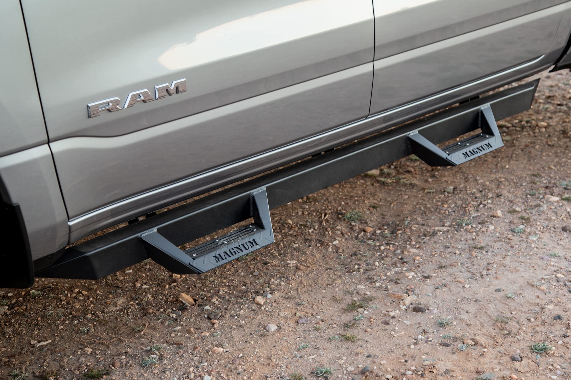 ICI Magnum RT Series Cab Length Black RTS37DG Side Steps