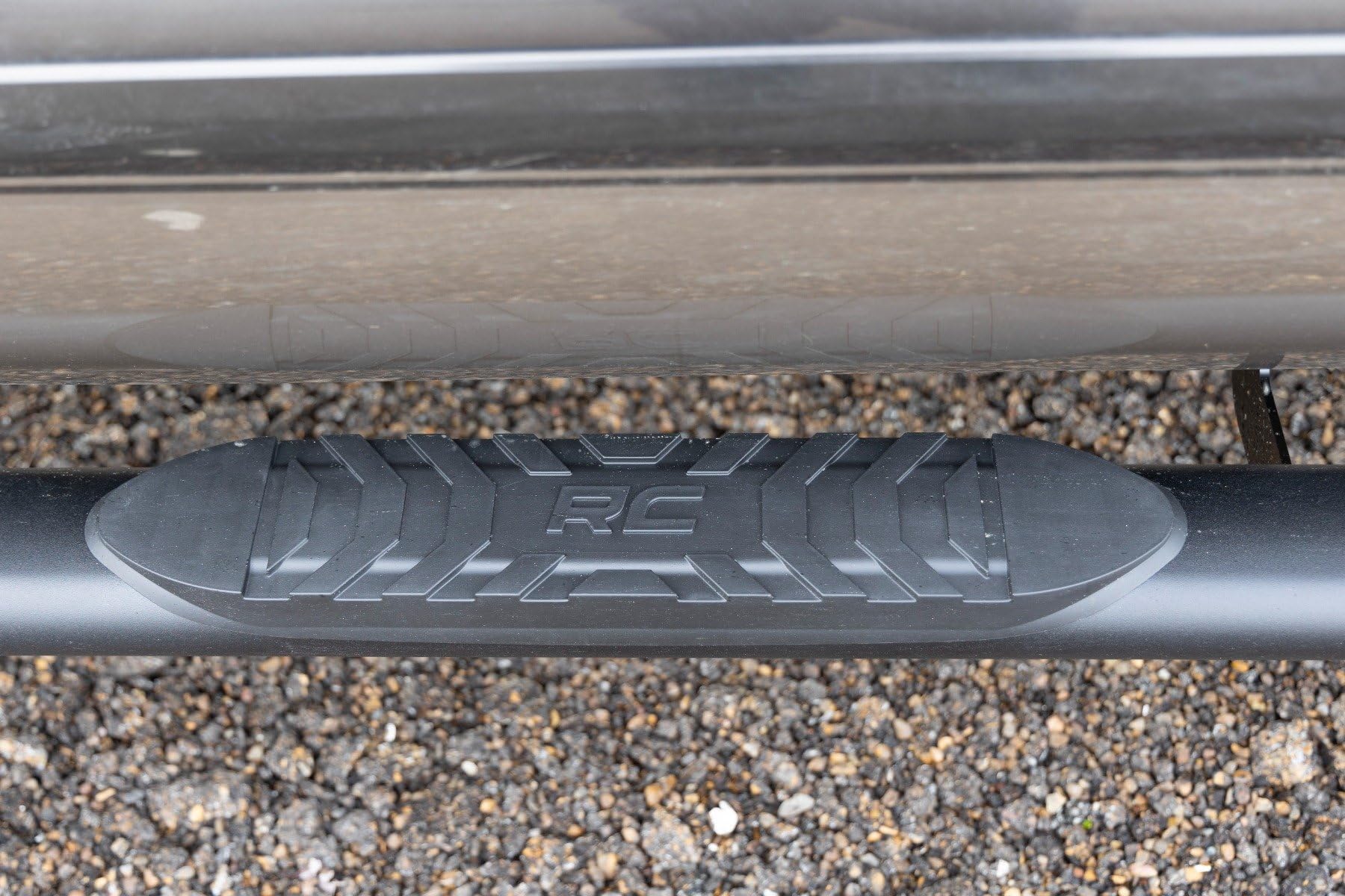 Rough Country Nerf Steps Oval for Ford F-250/F-350 SuperDuty (1999-2016) Crew Cab - OEM Style Rails with Built-in Side Steps