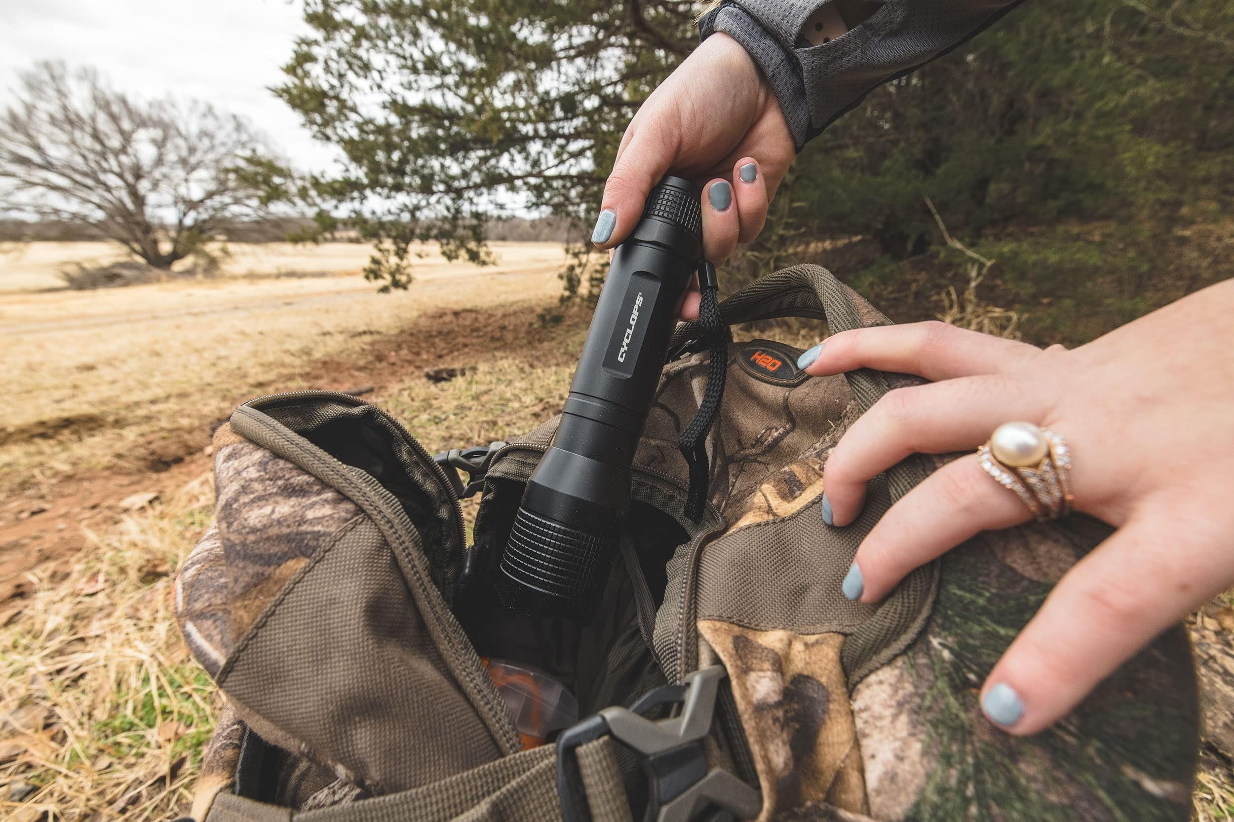 Handheld Cyclops Aluminum TF-800 Lumens Tri-Mode Illumination Tactical LED Pocket Flashlight for Camping, Hiking, Emergency