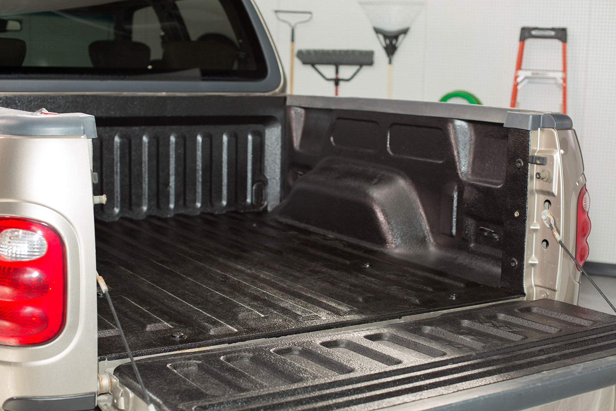 Rust-Oleum Stops Rust 342668 Truck Bed Coating, 1 Quart, Black