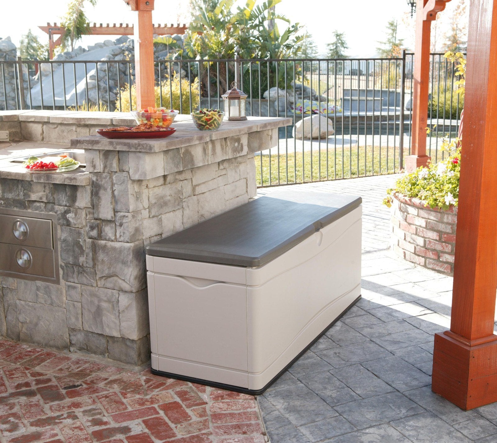 60012 LIFETIME Extra Large Deck Box, 130 Gallon, Desert Sand/Brown
