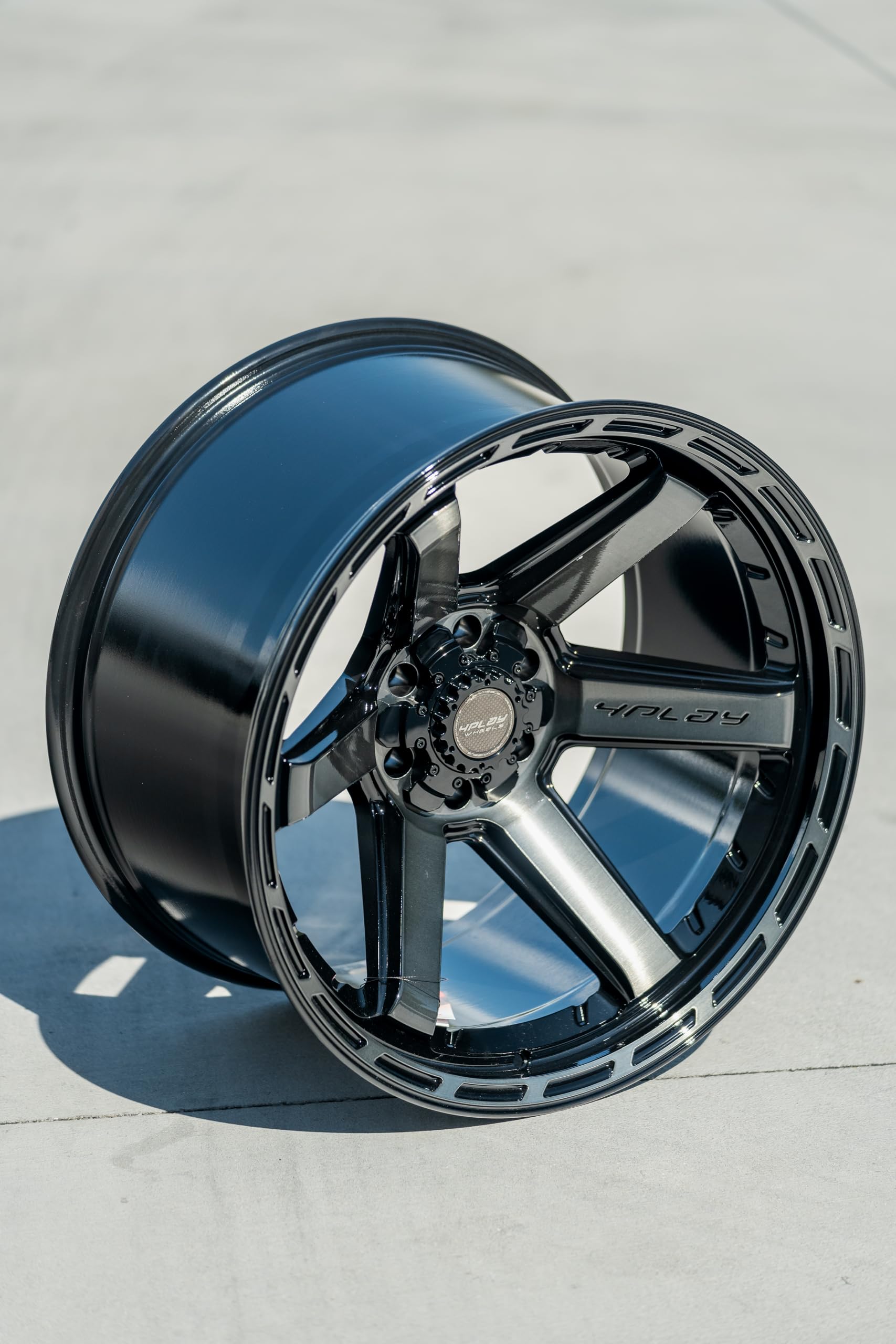 22 Inch 4PLAY Wheels Rim 4P63 Fits 6x135 & 6x139.7 22x12 Gloss Black Brushed with Tinted Clear (1)