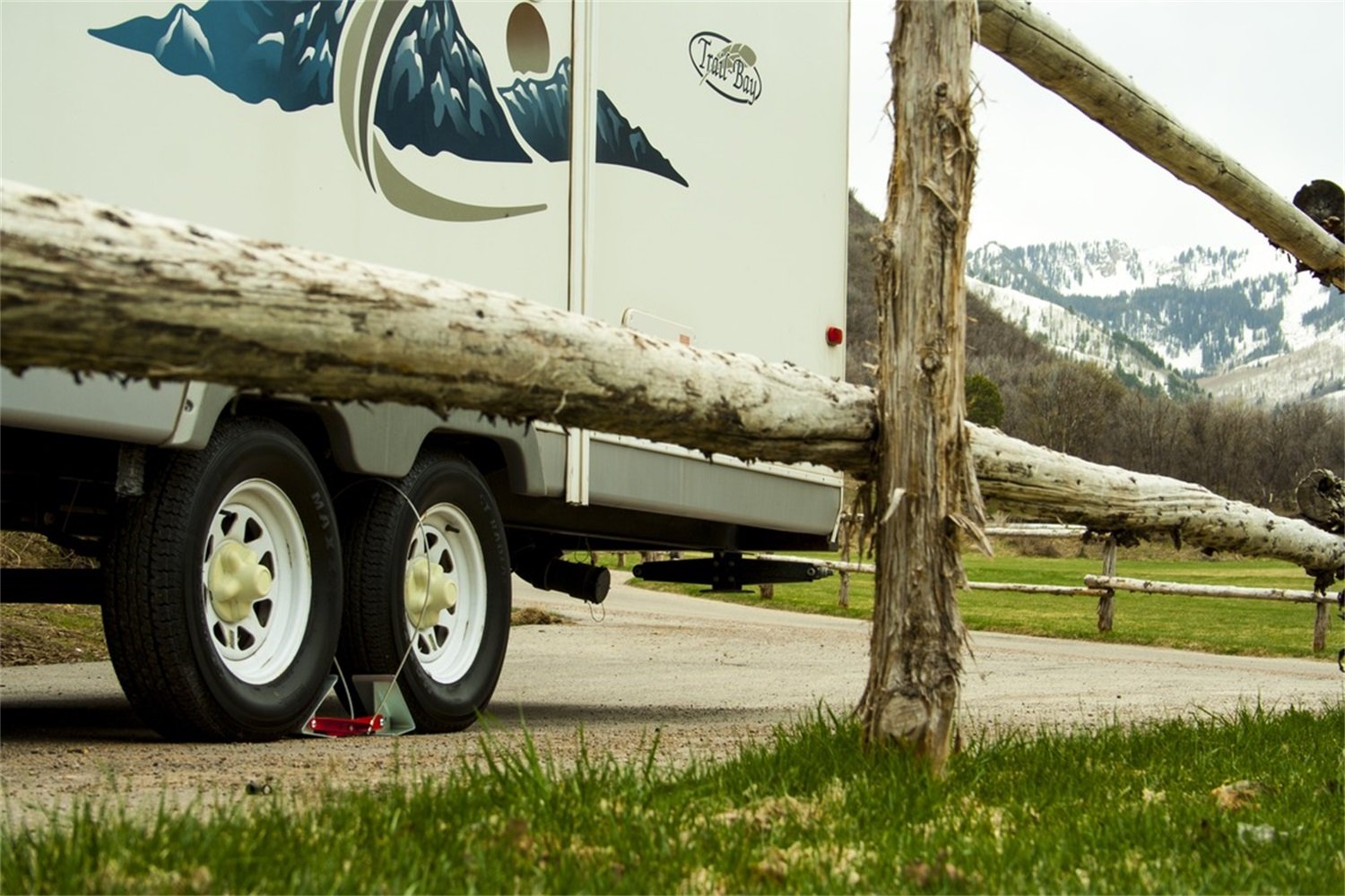 Fastway Wheel Chock ONESTEP for Tandem Axle Trailers and RVs-16 Inches to 24 Inches Long-Qty 1