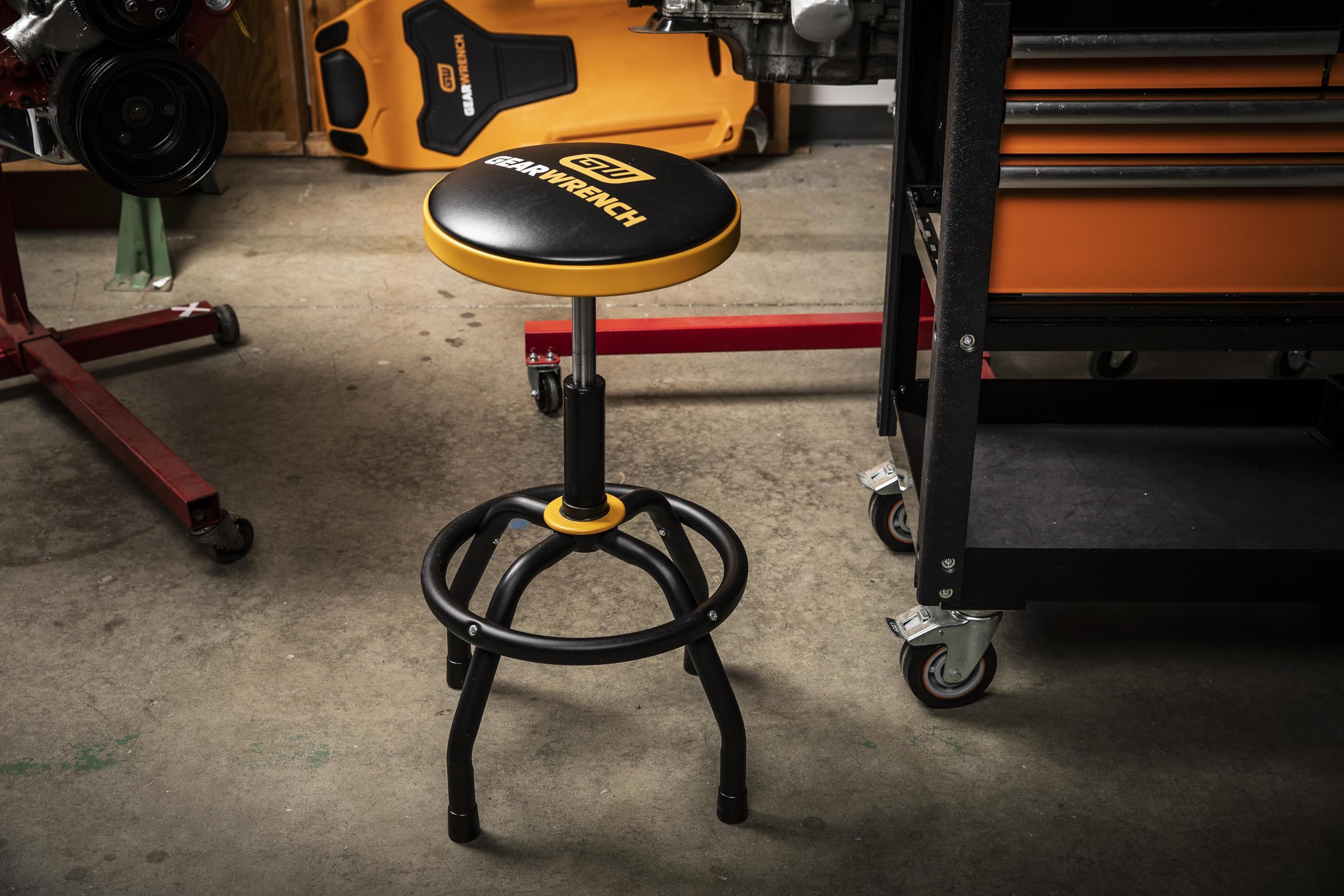 Adjustable GEARWRENCH Height Swivel Shop Stool, 26" To 31" - 86992
