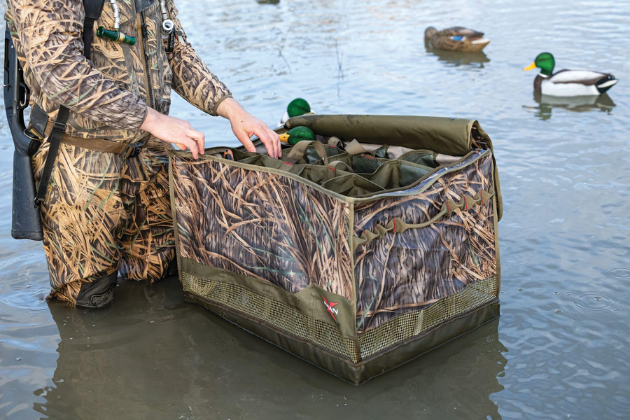 Mossy Oak SHADOWGRASS Avian-X Floating Slotted Decoy Bag