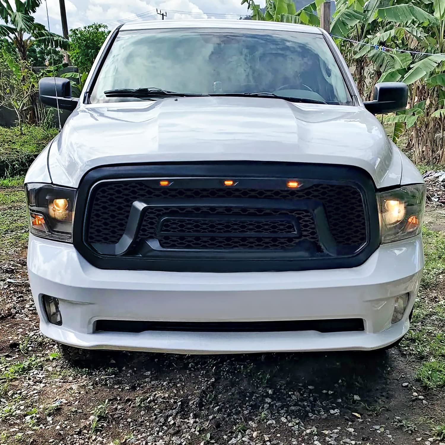 Facelift Style Spec-D Tuning Front Hood Grille w/Amber LED Lights Compatible with 2013-2018 Dodge Ram 1500