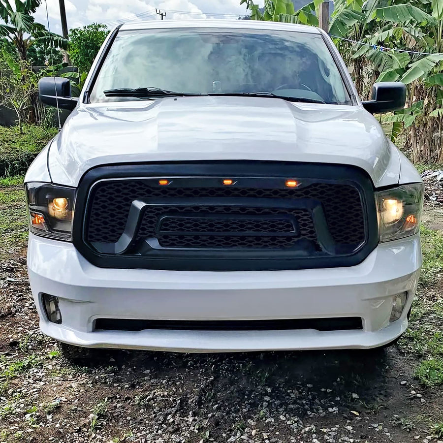 Facelift Style Spec-D Tuning Front Hood Grille w/Amber LED Lights Compatible with 2013-2018 Dodge Ram 1500