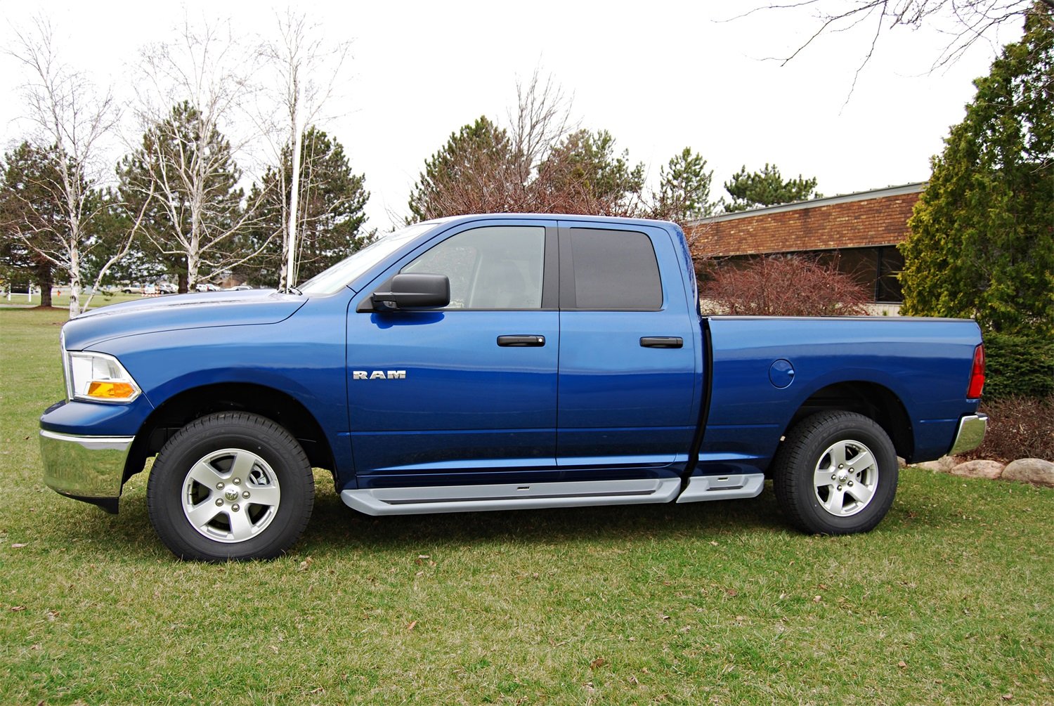 Owens Products Glastep Plus 3211 Custom Molded Fiberglass Gray Running Boards 13-18 Ram 1500 W/O Flares-W/No Drill Brackets Quad Fiberglass Gray, 1 Pack
