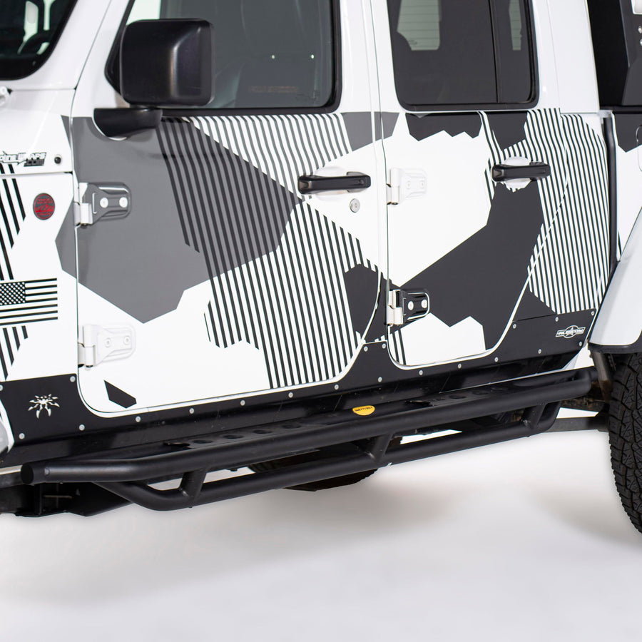 SRC Side Armor Smittybilt w/Step – Textured Black (Fits 20+ JT) – SB79634