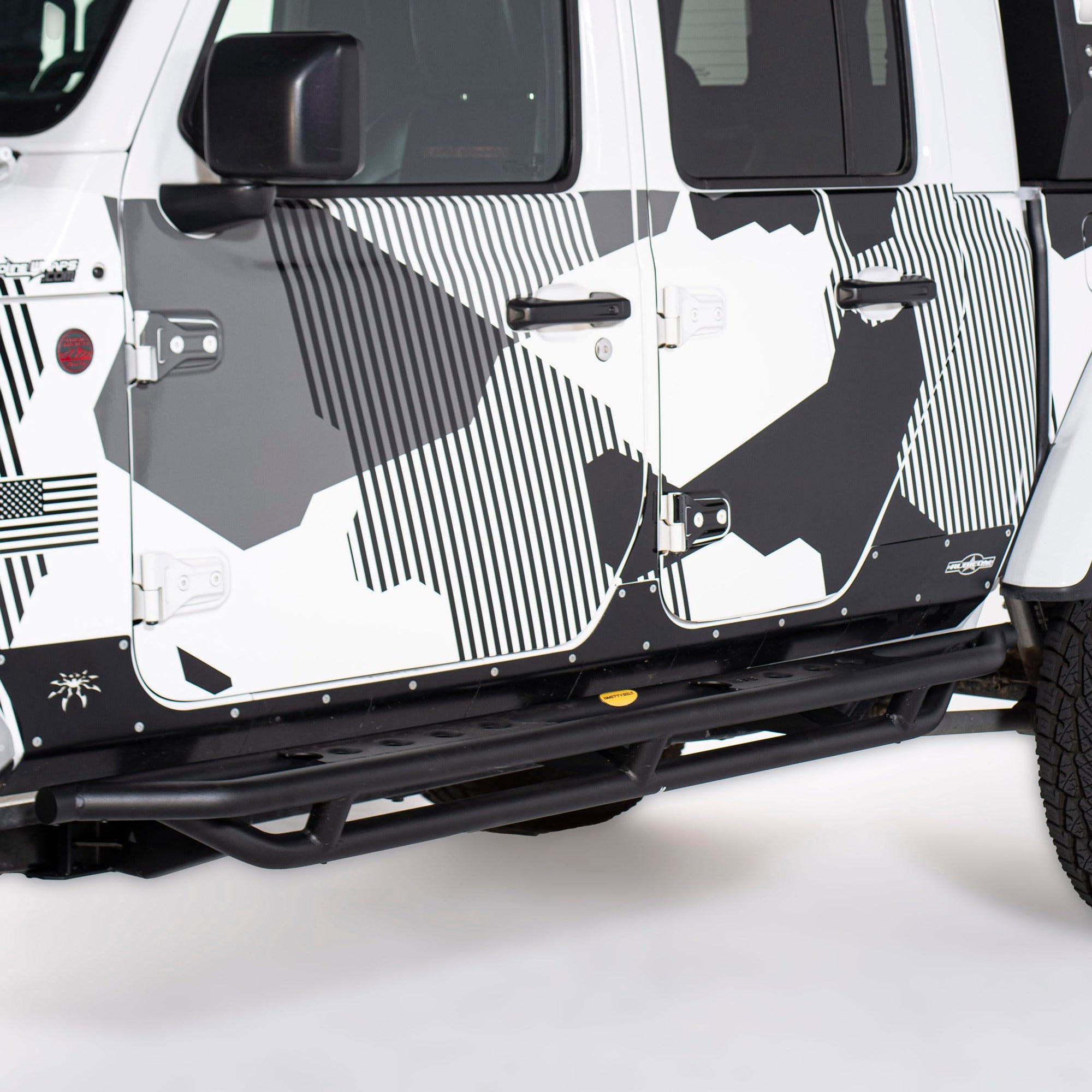 SRC Side Armor Smittybilt w/Step – Textured Black (Fits 20+ JT) – SB79634
