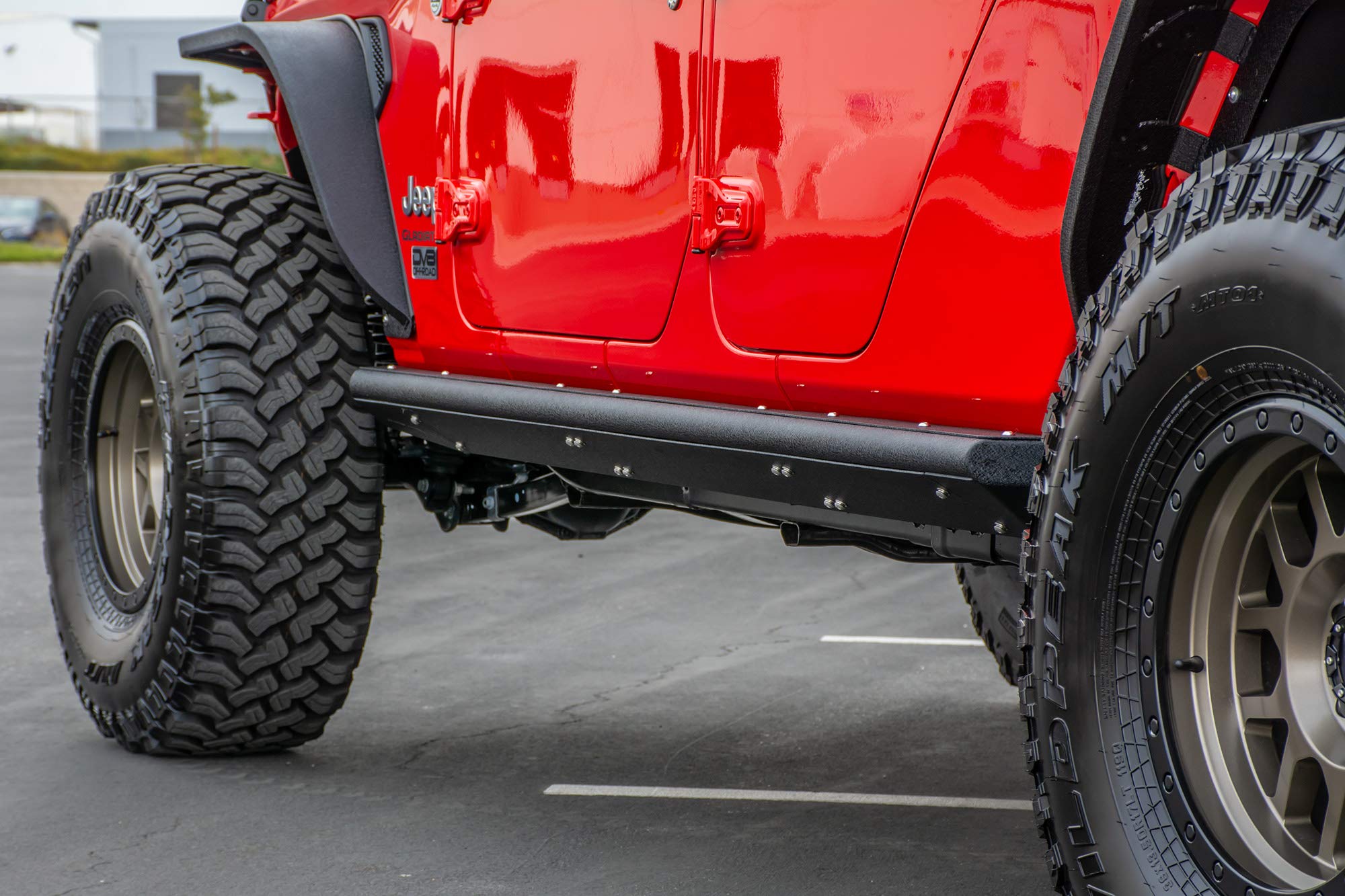 SRGL-02 | DV8 Offroad Rock Slider with Step for 2020-2025 Gladiator JT | Boxed Style | High Clearance | Replaceable Panels | Frame Mounted | Increased Protection