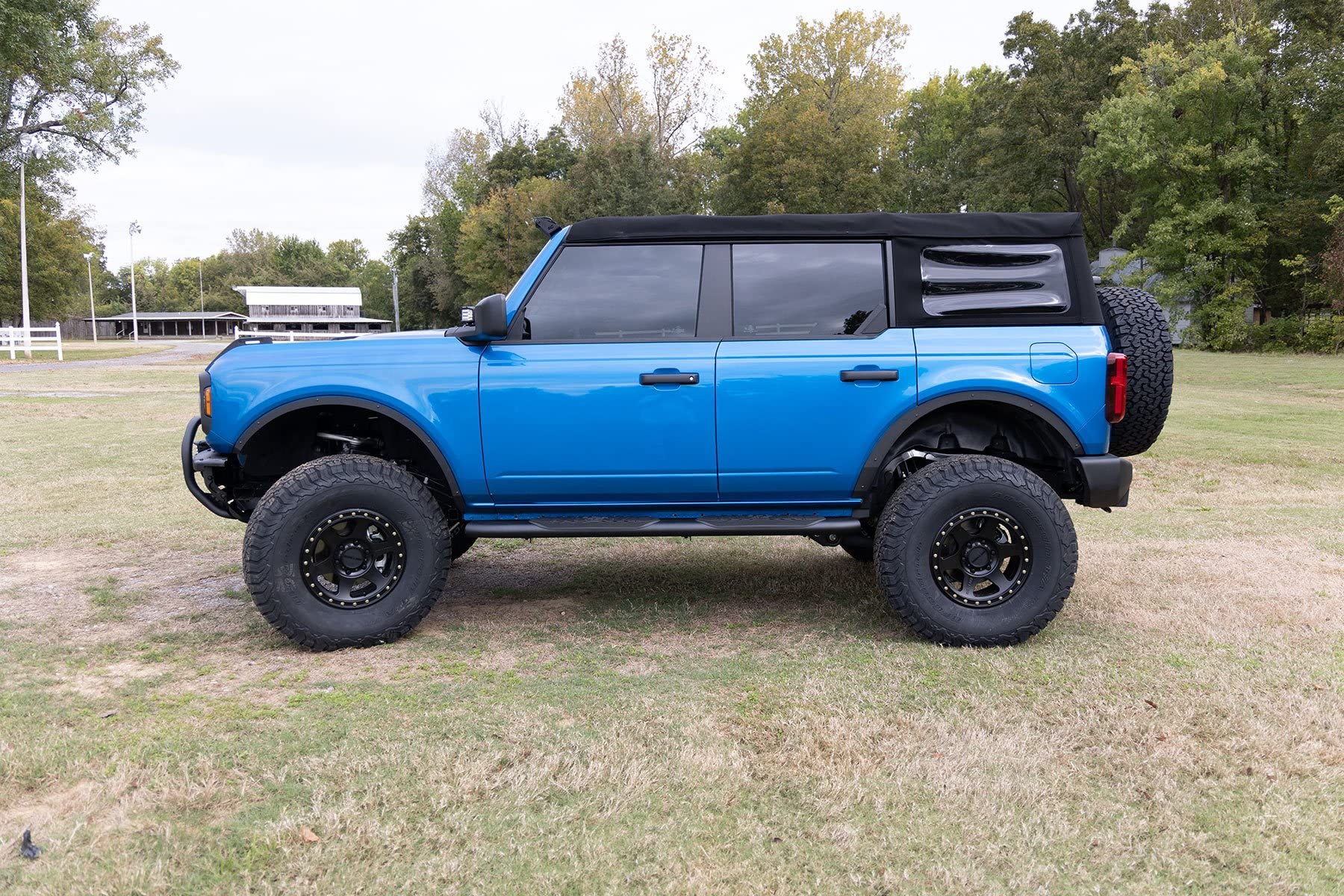 5" M1R Suspension Lift Kit Rough Country for Ford Bronco (2021-2024) - M1R Reservoir Struts