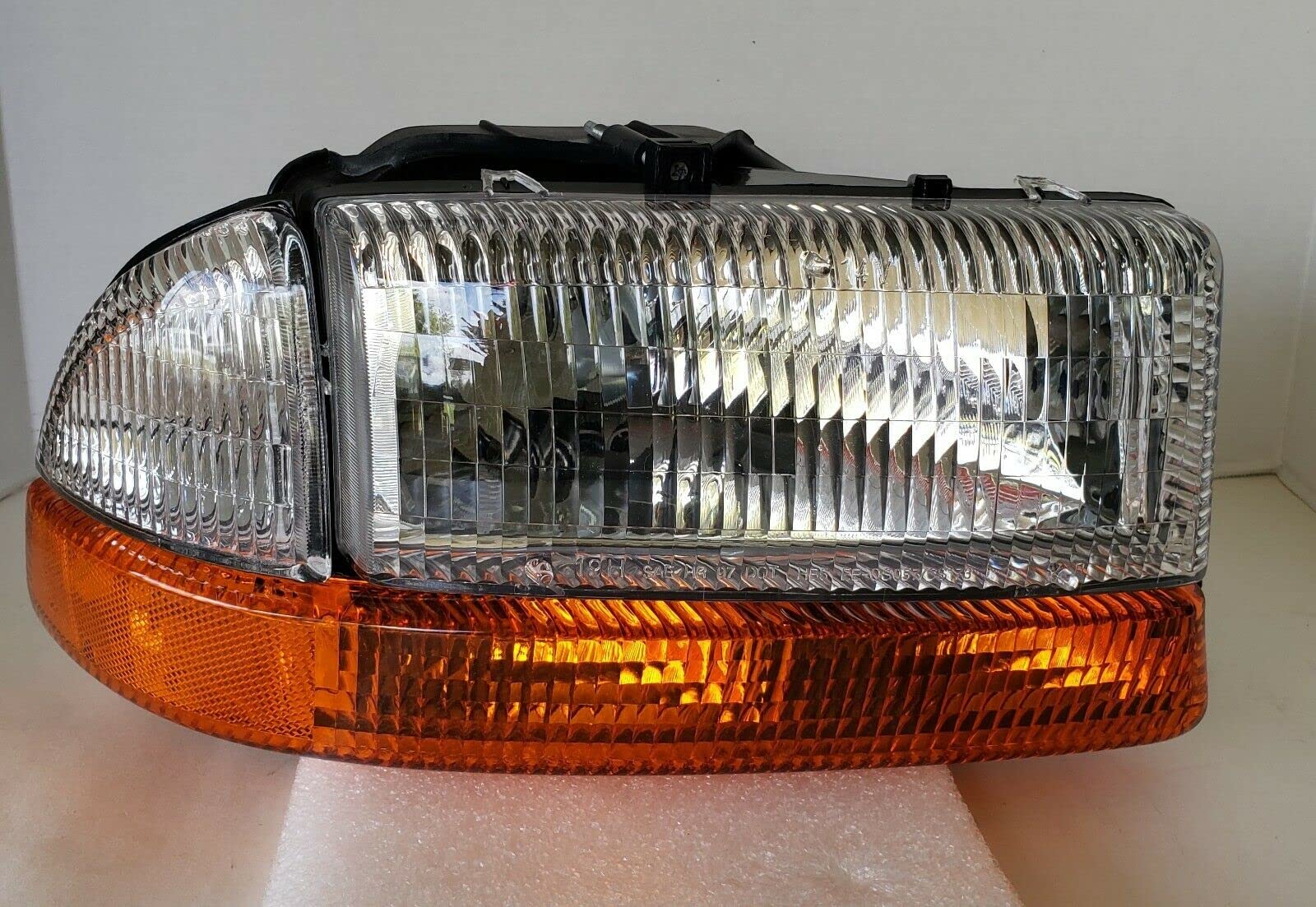 CS056-B101R Eagle Eyes Headlight