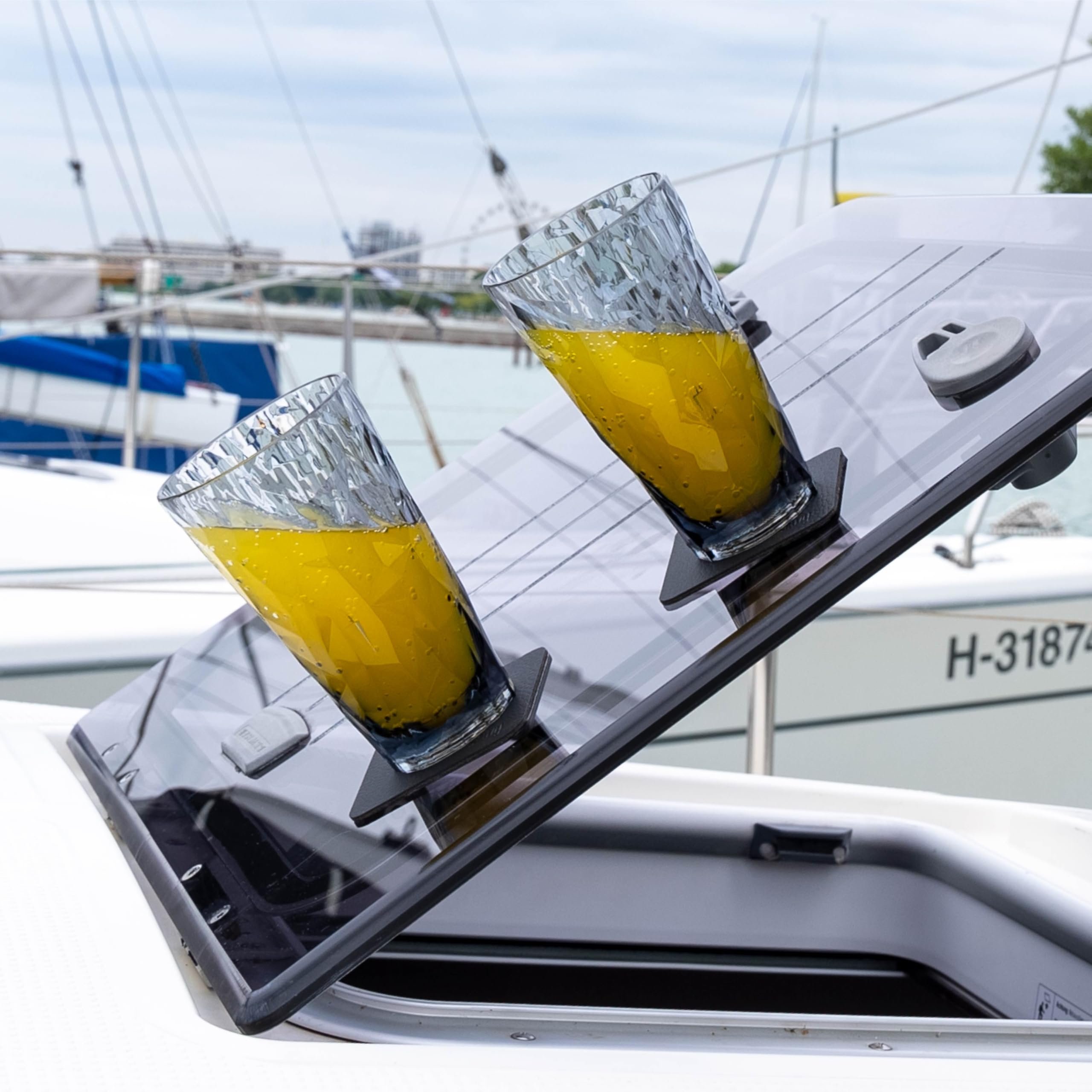 High-Tech silwy® Magnetic Plastic Longdrink (0.3L, Set of 2) with Non-Slip Metal Nano Gel Pads – Ideal for Camping, Boating, and Yacht Accessories (Grey)