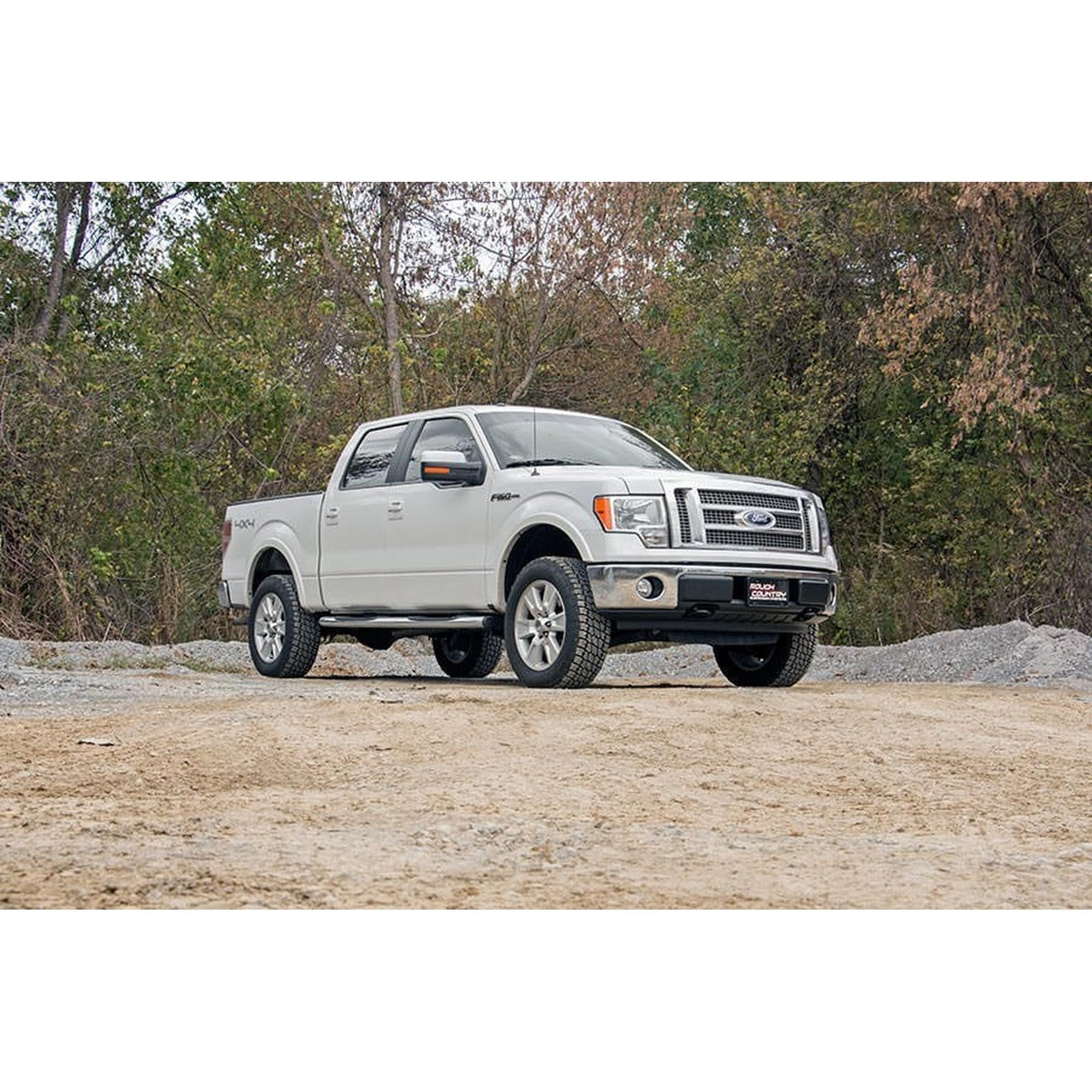 2" Rough Country Leveling Lift Kit w/M1 Struts for 09-13 Ford F-150 4WD - 56840