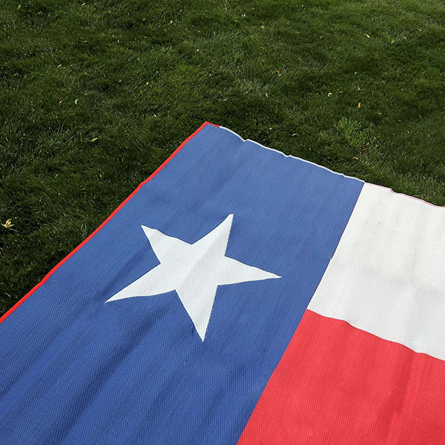 Camco Reversible Large Outdoor Patio Mat - Easy to Clean, Perfect for Picnics, Cookouts, Camping, and The Beach (9' x 12', Texas Flag Design) (42860)