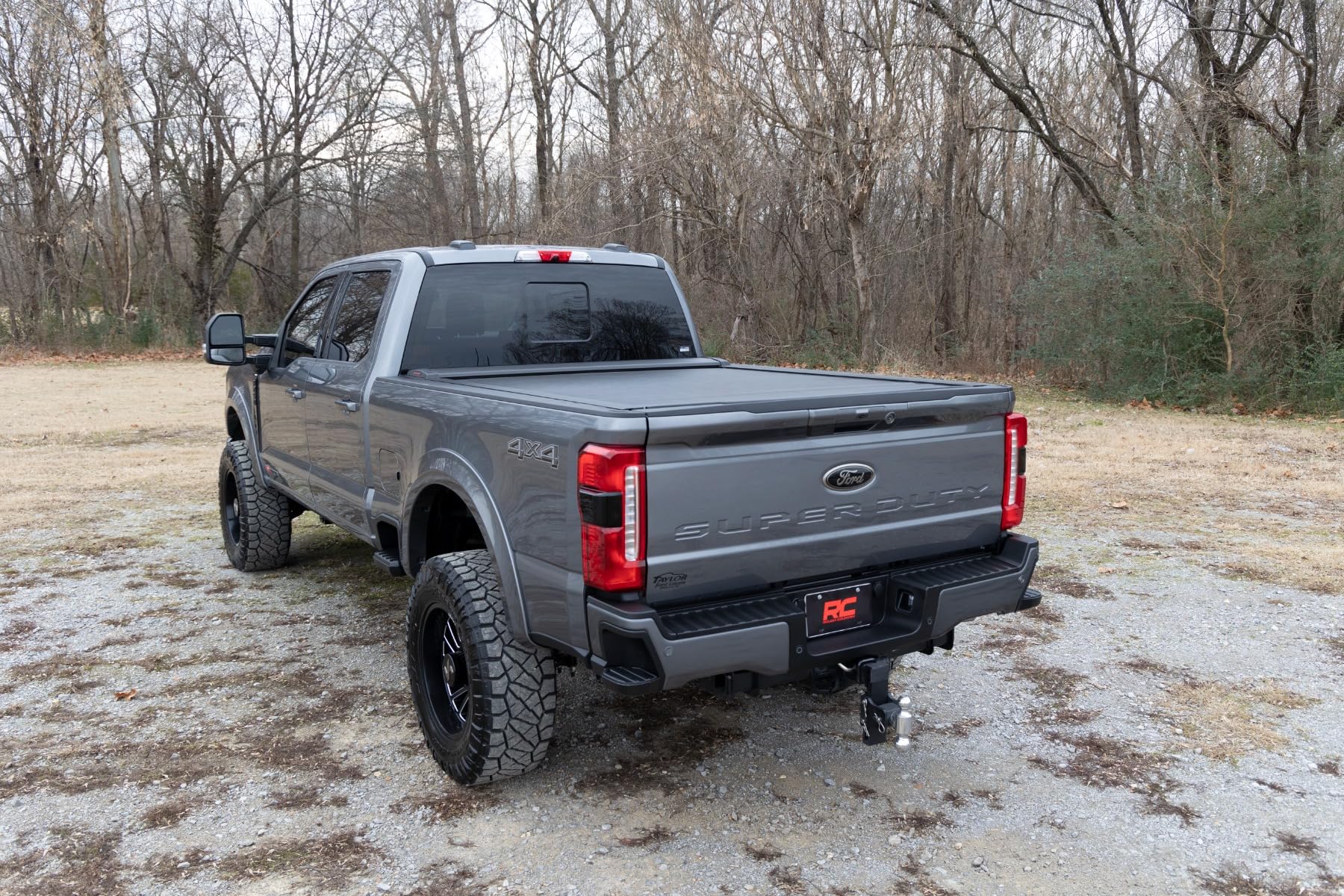 Rough Country Tonneau Retractable Truck Bed Cover for Ford F-250 & F-350 Super Duty (2017-2025) - Fits 6'10 (81.9") Bed, Weather-Resistant, Sleek Sliding Design
