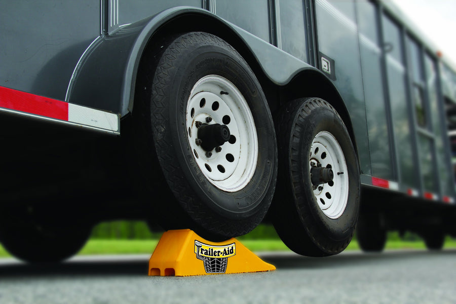 Camco Trailer Aid Tandem Tire Changing Ramp with 4.5-Inch Lift, Yellow (21000)