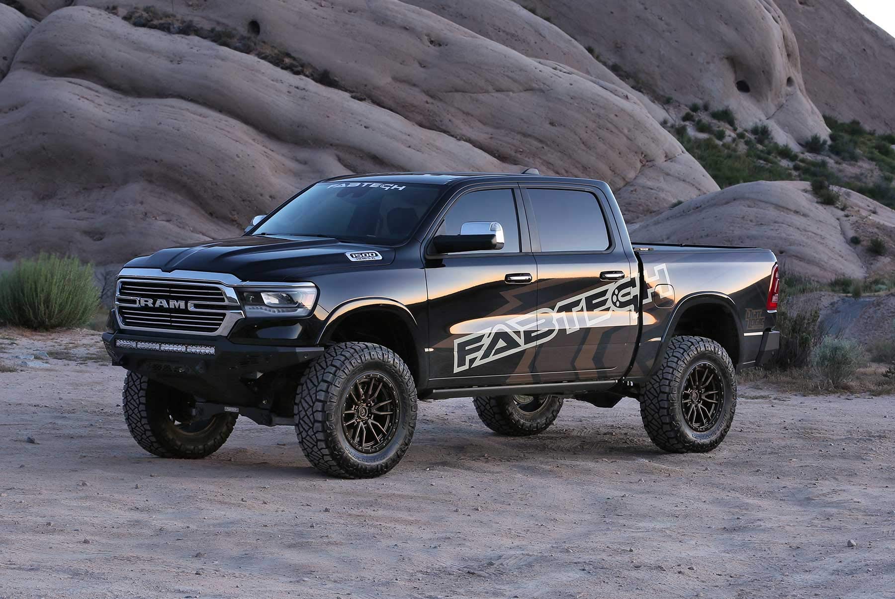 Fabtech K3088DL Dirt Logic SS Performance Lift System 6 in. Lift w/Coilover Resi Rear