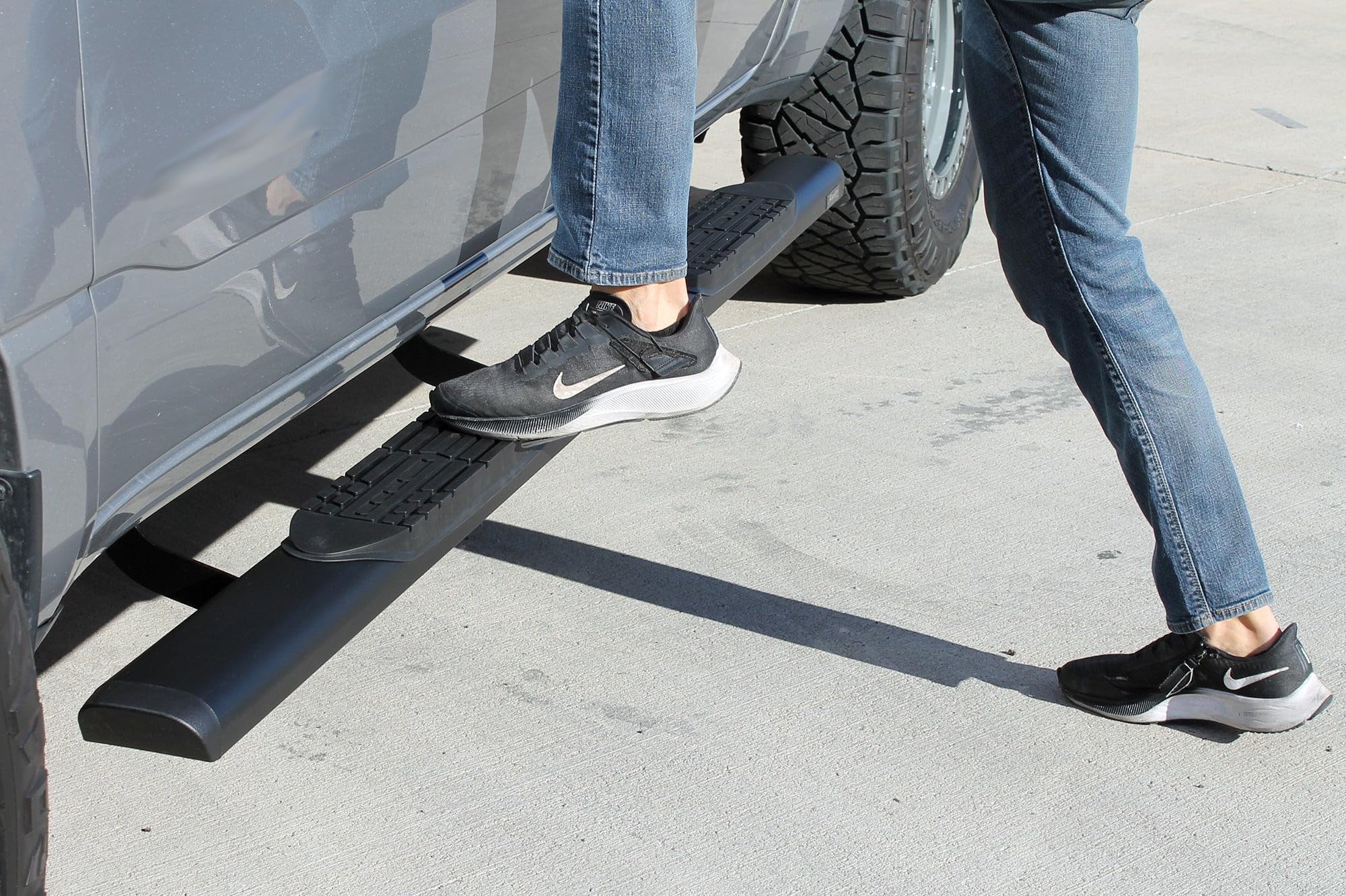 Raptor Series 5in Oval Style Running Boards Steps Black Aluminum Compatible with New Body 19-26 1500 Crew Cab