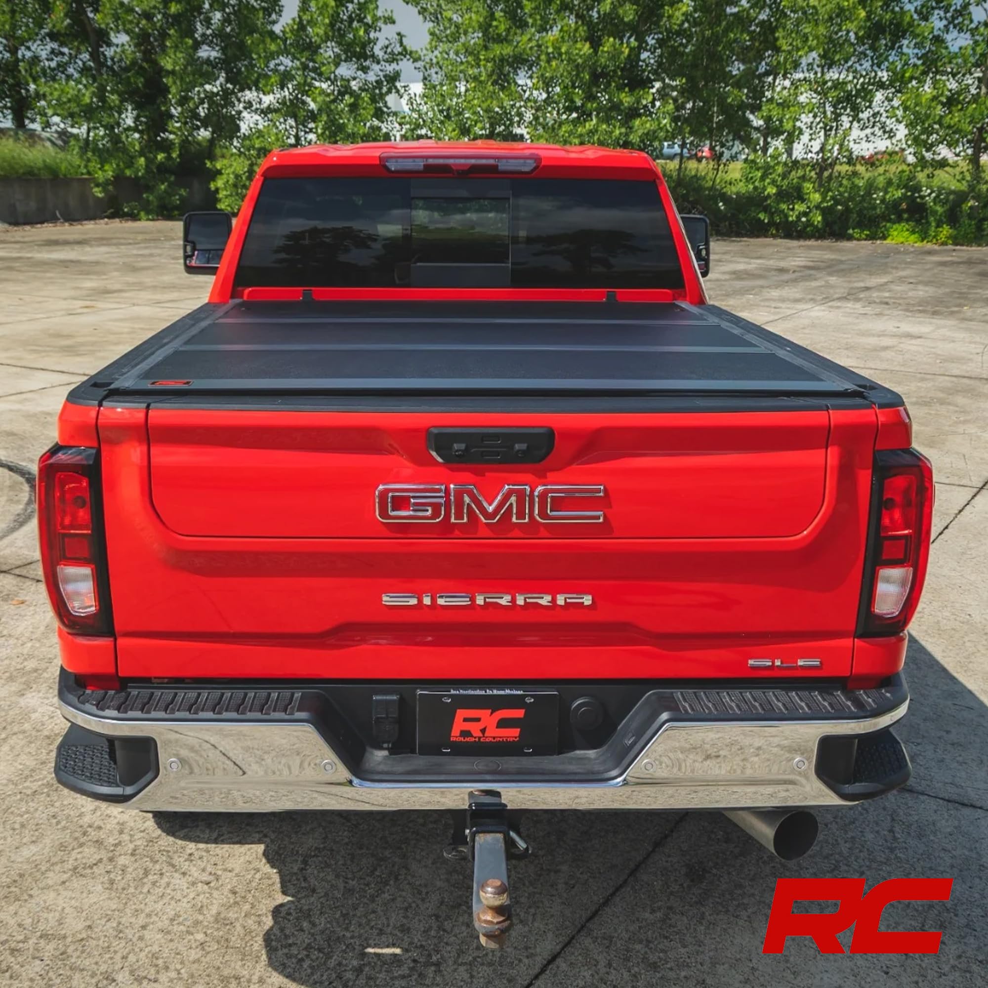 Low-Profile Rough Country Hard Tri-Fold Tonneau Cover for Chevy Silverado & GMC Sierra 2500HD & 3500HD (2020–2025) - Aluminum Truck Bed Cover, Fits 6'9" Bed w/Rail Caps