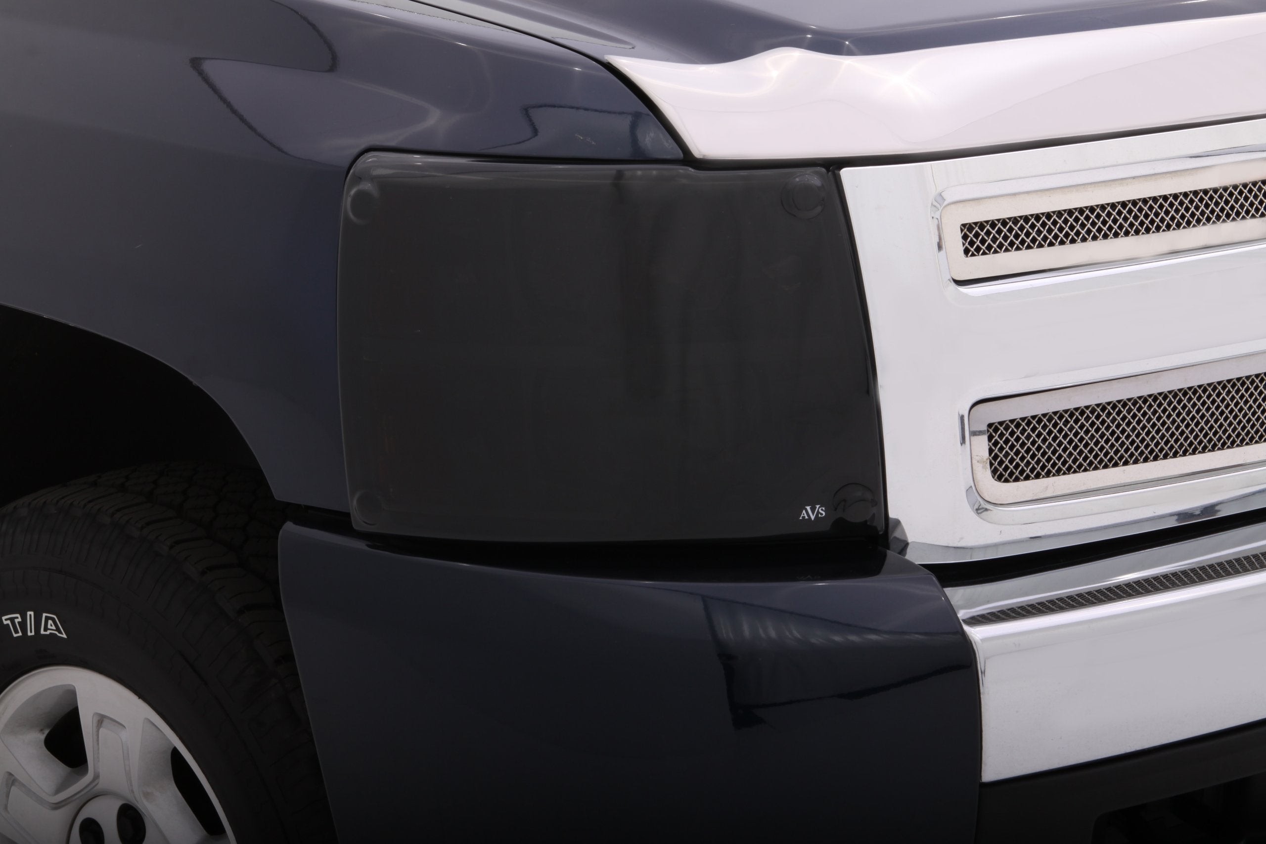 Headlight Covers Auto Ventshade [AVS] / Blackout | Fits 2007 - 2013 Chevrolet Silverado 1500, 2 pcs. | Dark Smoke - 37724