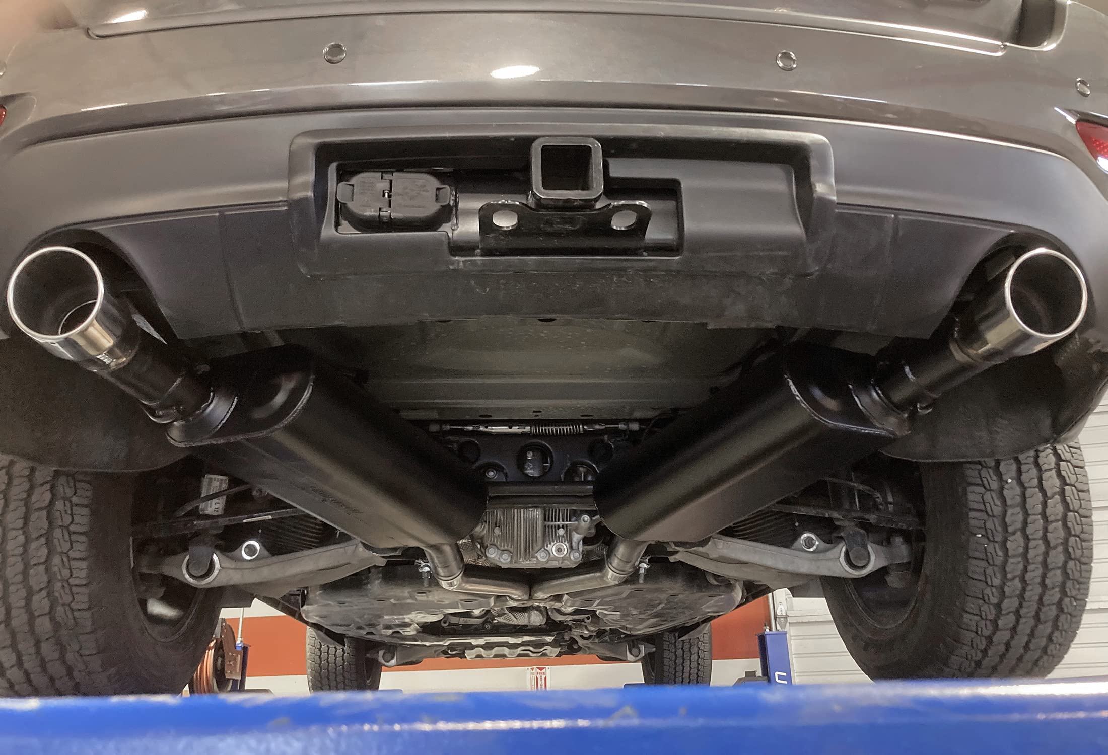 Flowmaster 817575 Cat-Back Force II Exhaust 2.5 Inch Dual Rear Exit 409 Stainless Steel 4 Inch Polished 304 Stainless Steel Tips Compatible with 2011-2021 Jeep Grand Cherokee 3.6L 5.7L