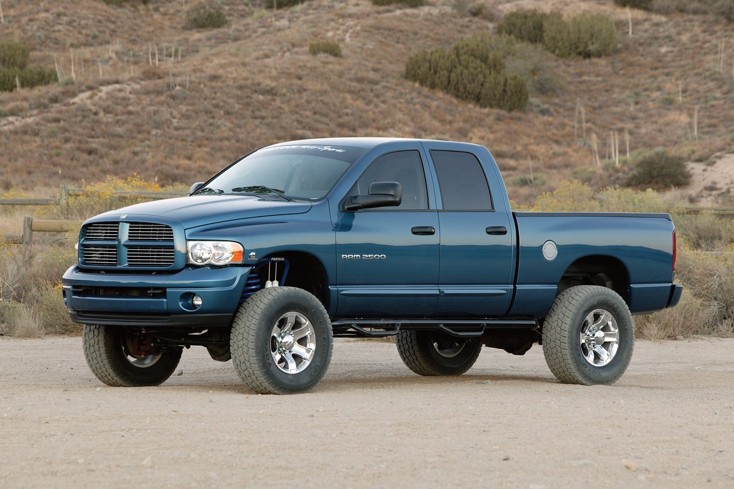 Fabtech Performance Lift System K3006 w/Shocks w/Performance Shocks 4.5 in. Lift