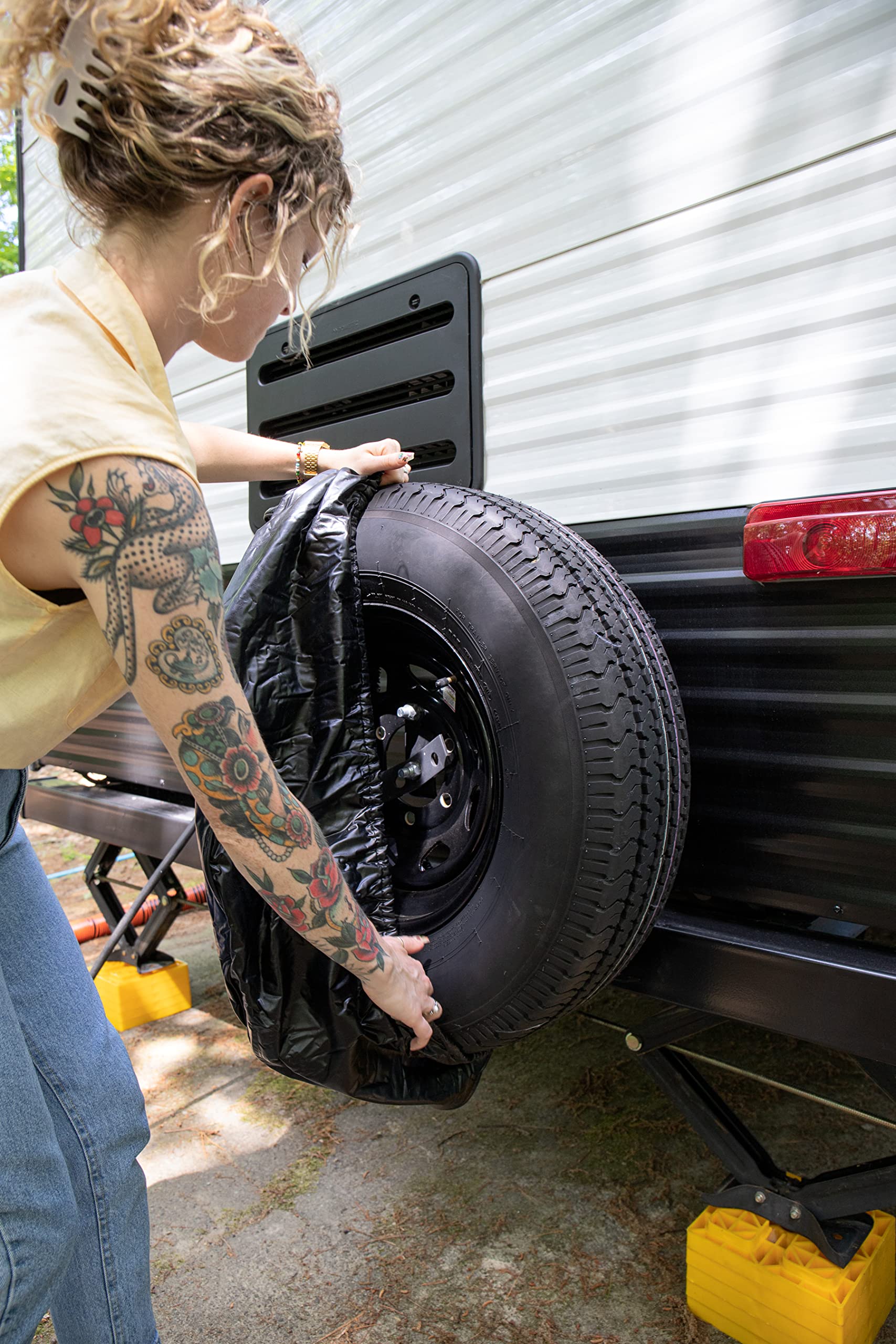Camco Leveling Blocks Camper/RV - Features Stackable Interlocking Design & Includes Zippered Bag for RV Storage - Compatible w/Single Wheels, Dual Wheels, Tandem Axles & More - 4-Pack (44501)