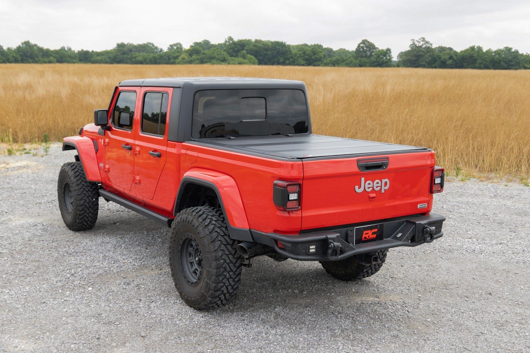 Rough Country Hard Tri-Fold Truck Bed Cover, Truck Tonneau Covers Flip Up for Jeep Gladiator JT (2020-2024) - 5ft Jeep Gladiator Bed Cover, Tonneau Cover - 49620500