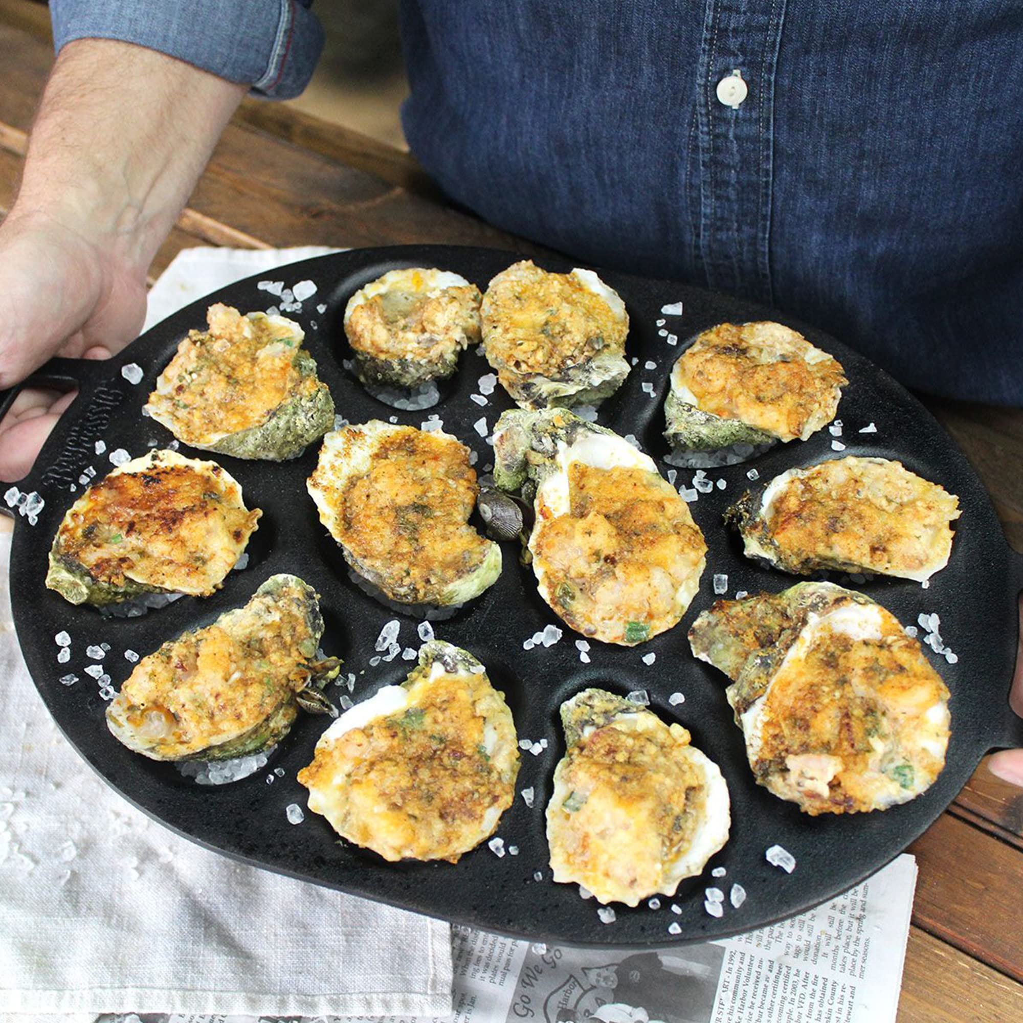 Bayou Classic Oyster Grill Pan 7413 Perfect For Grilling and Serving 12 Oysters or Clams On The Half Shell