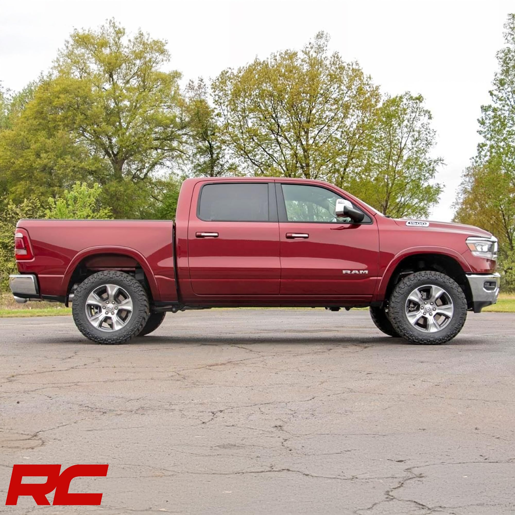 3.5" Rough Country Lift Kit w/M1 Struts & Shocks for 19-24 Ram 1500-31440RED