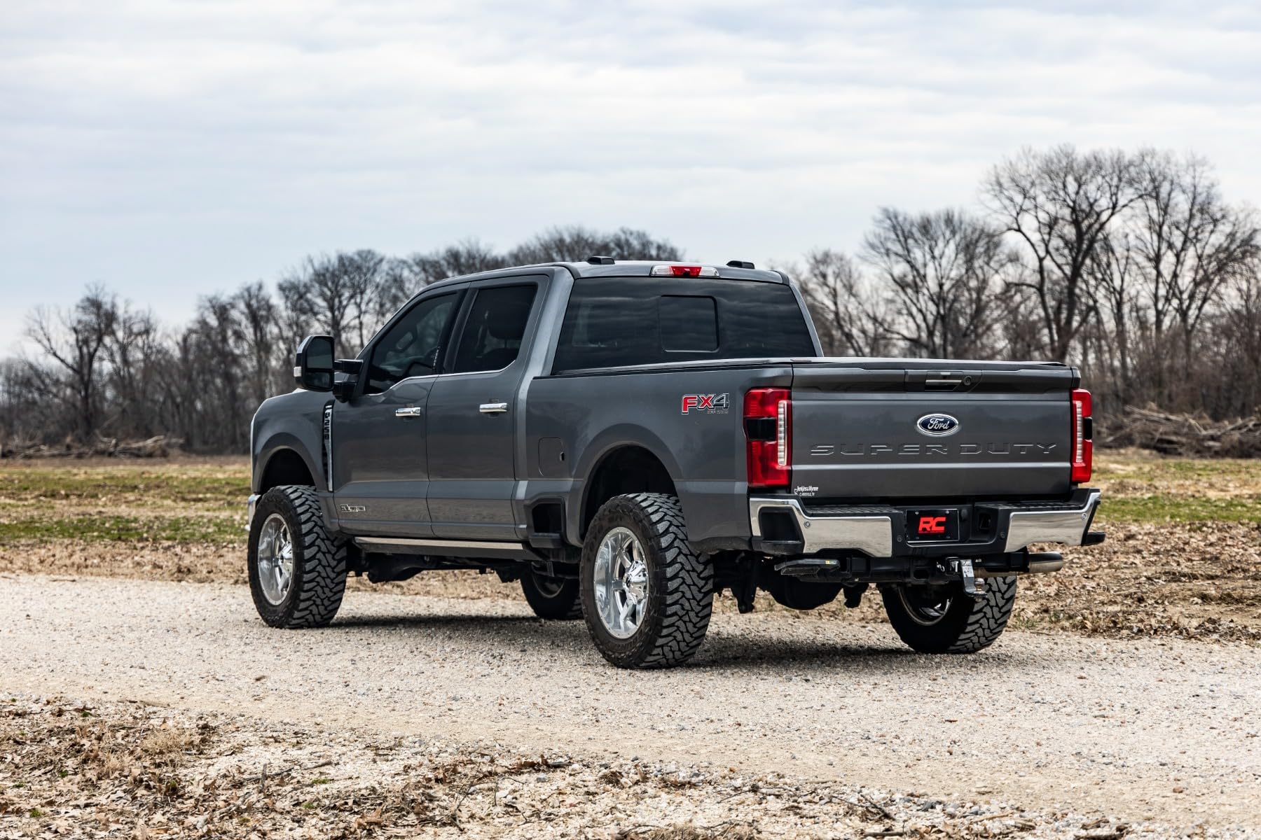 2" Rough Country Leveling Kit w/Track Bar Bracket for 17-22 Super Duty - 51017