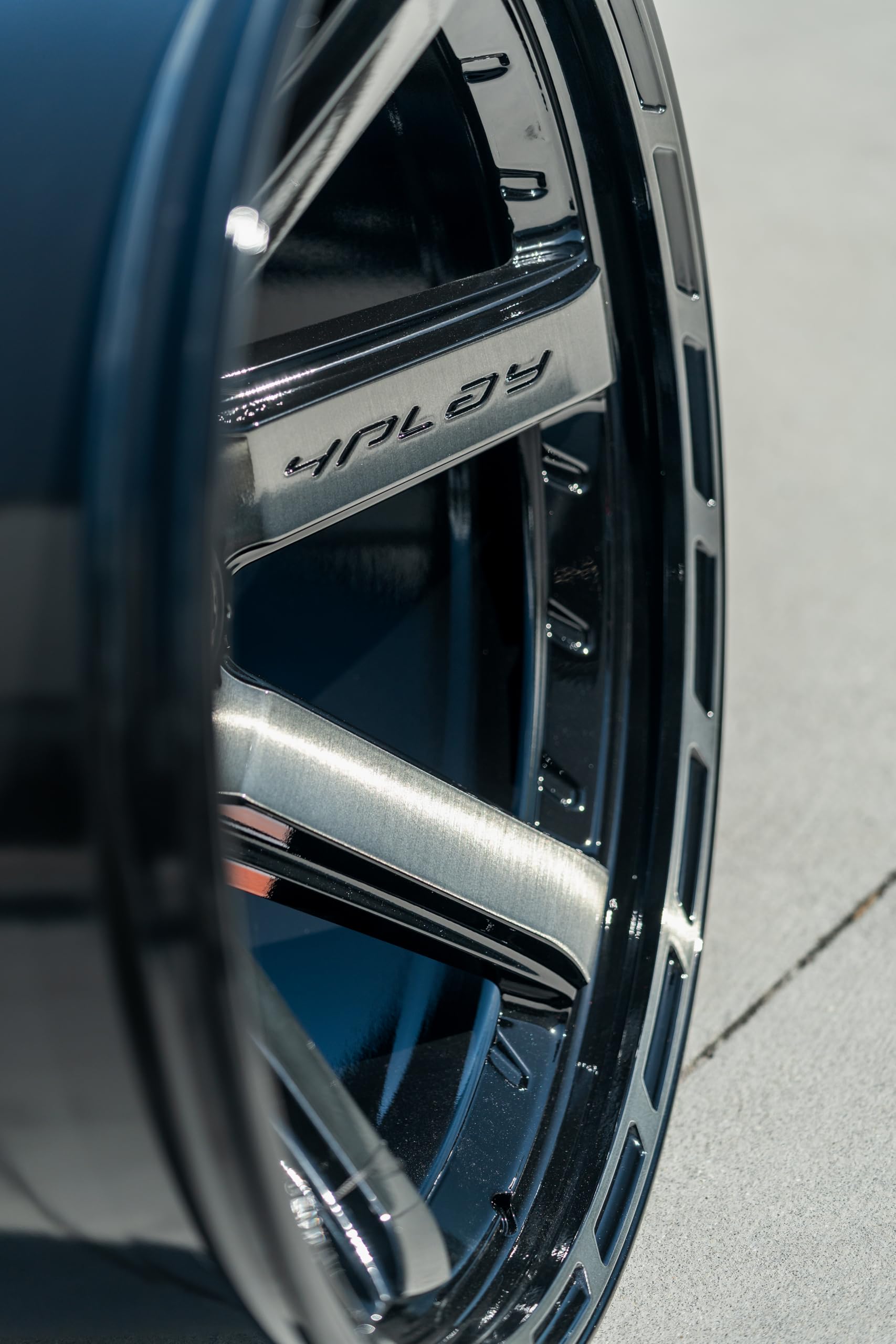 22 Inch 4PLAY Wheels Rim 4P63 Fits 6x135 & 6x139.7 22x12 Gloss Black Brushed with Tinted Clear (1)