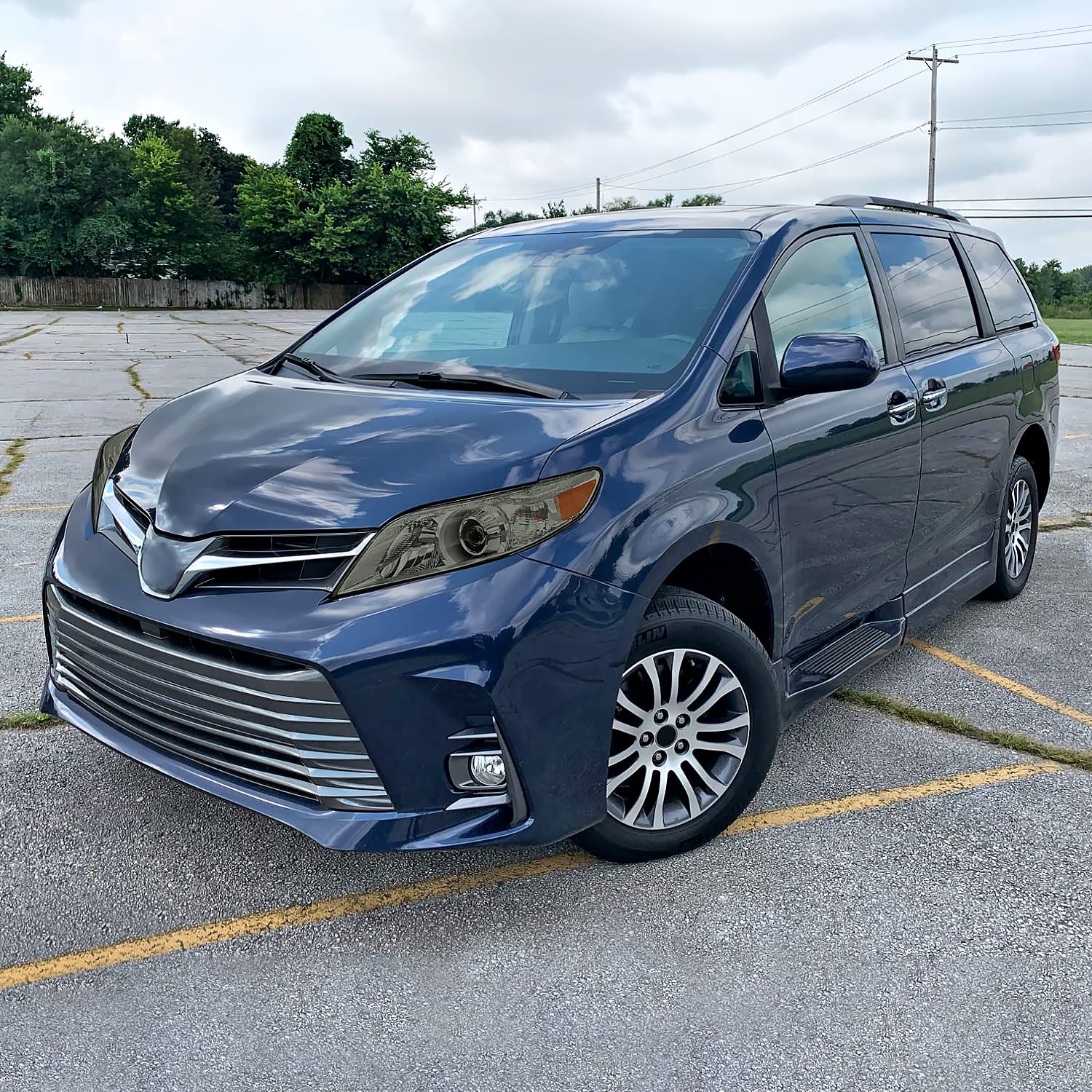 Smoke Projector Headlights SPEC-D TUNING Compatible with 2011-2020 Toyota Sienna, Left + Right Pair Headlamp Assembly