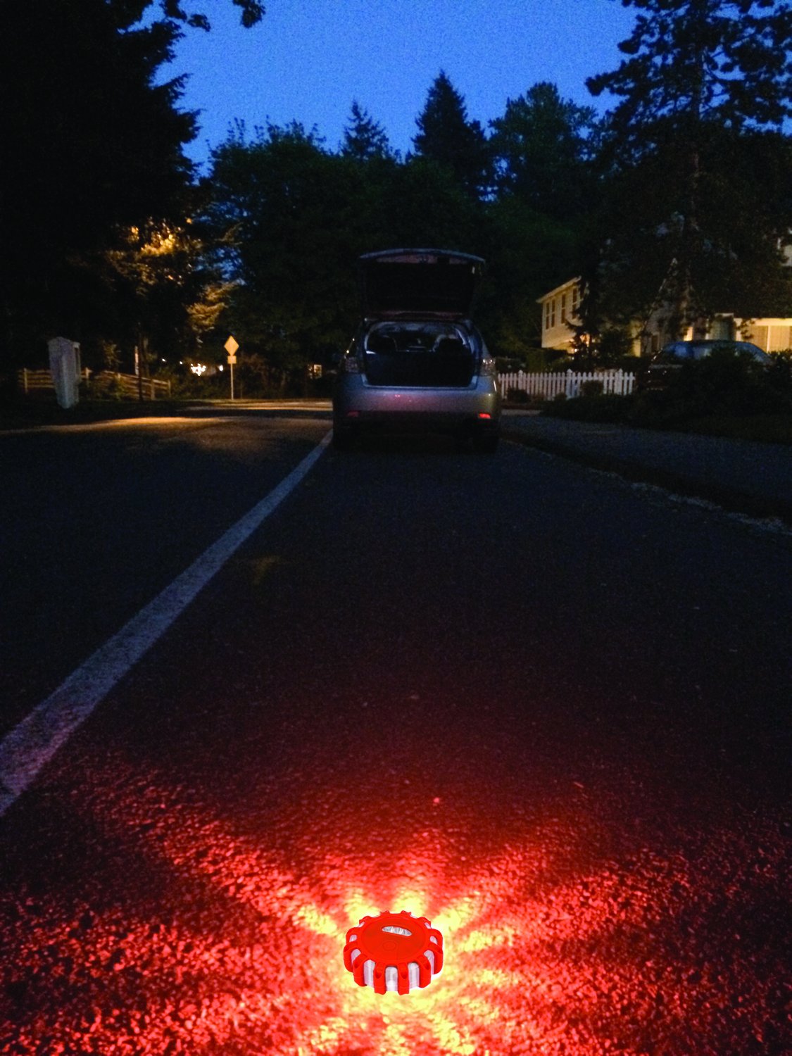 W2368 Performance Tool Emergency Warning Light with 12 Red LEDs and 5 Light Patterns for Vehicles without Battery Power
