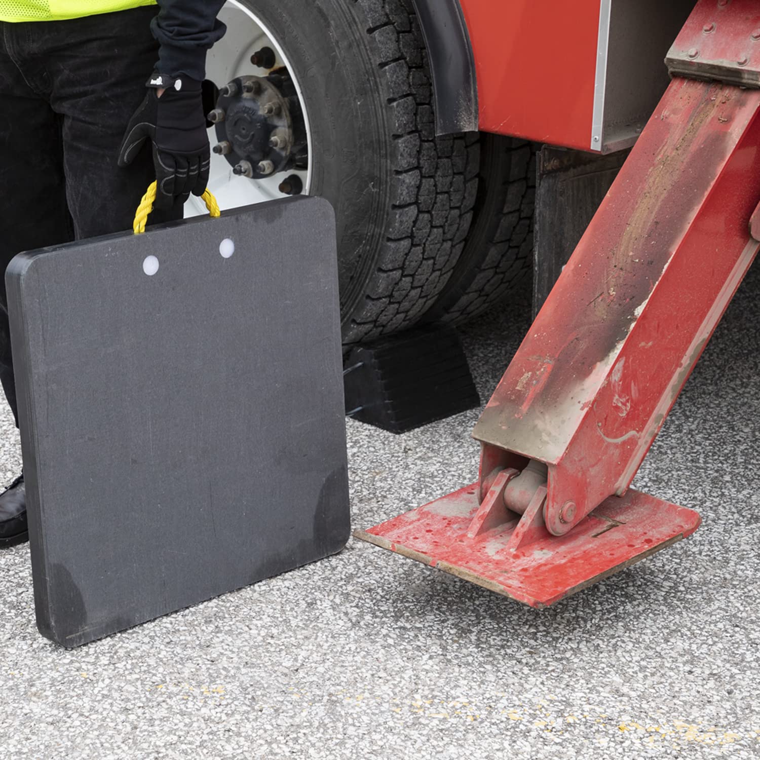 Buyers Products HDPE Poly OP24X24P Outrigger Pad 24x24x1 Inch – Heavy Duty Jack Pad for Utility Trucks, Cranes, RV Accessories – Lightweight Non Slip Pad with Rope Handle for Trailers & Campers