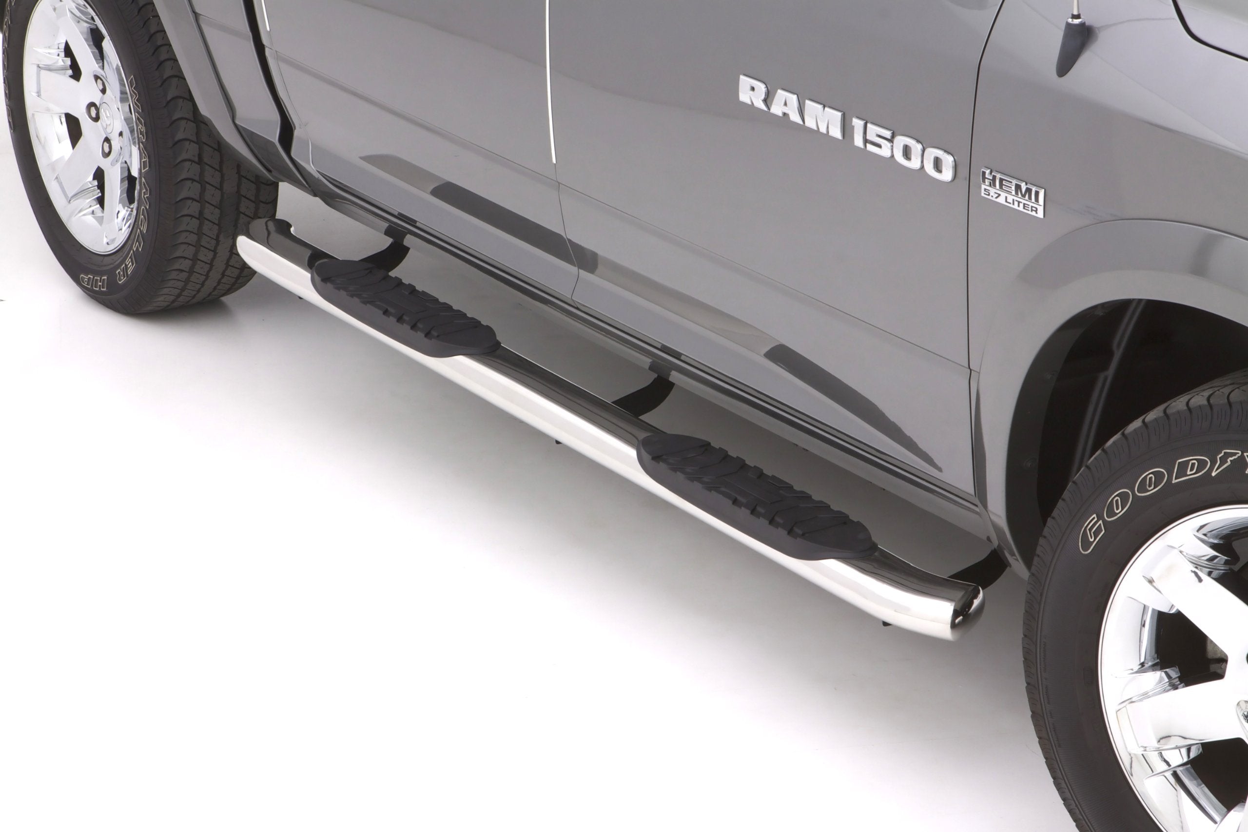 Lund 5" Oval Curved Polished Stainless Steel Nerf Bars for 1999-2013 Silverado/Sierra 1500, 2001-2014 Silverado/Sierra 2500HD, 2007-2014 Silverado/Sierra 3500HD, 1999-2004 Sierra 2500, 2001-2004 Sierra, 2001-2006 Silverado 3500 Extended Cab