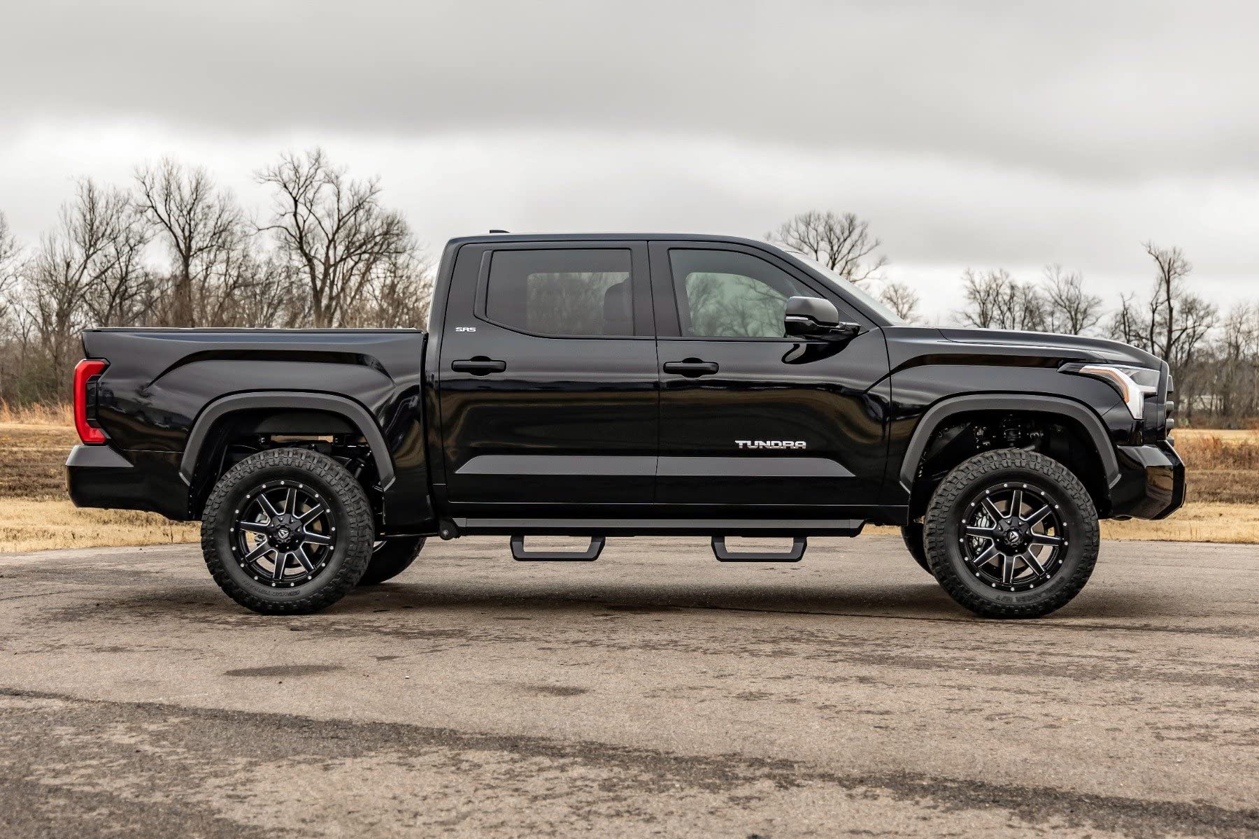 3.5" Inch Lift Kit Rough Country w/M1 Struts for 22-24 Toyota Tundra 4WD - 70340