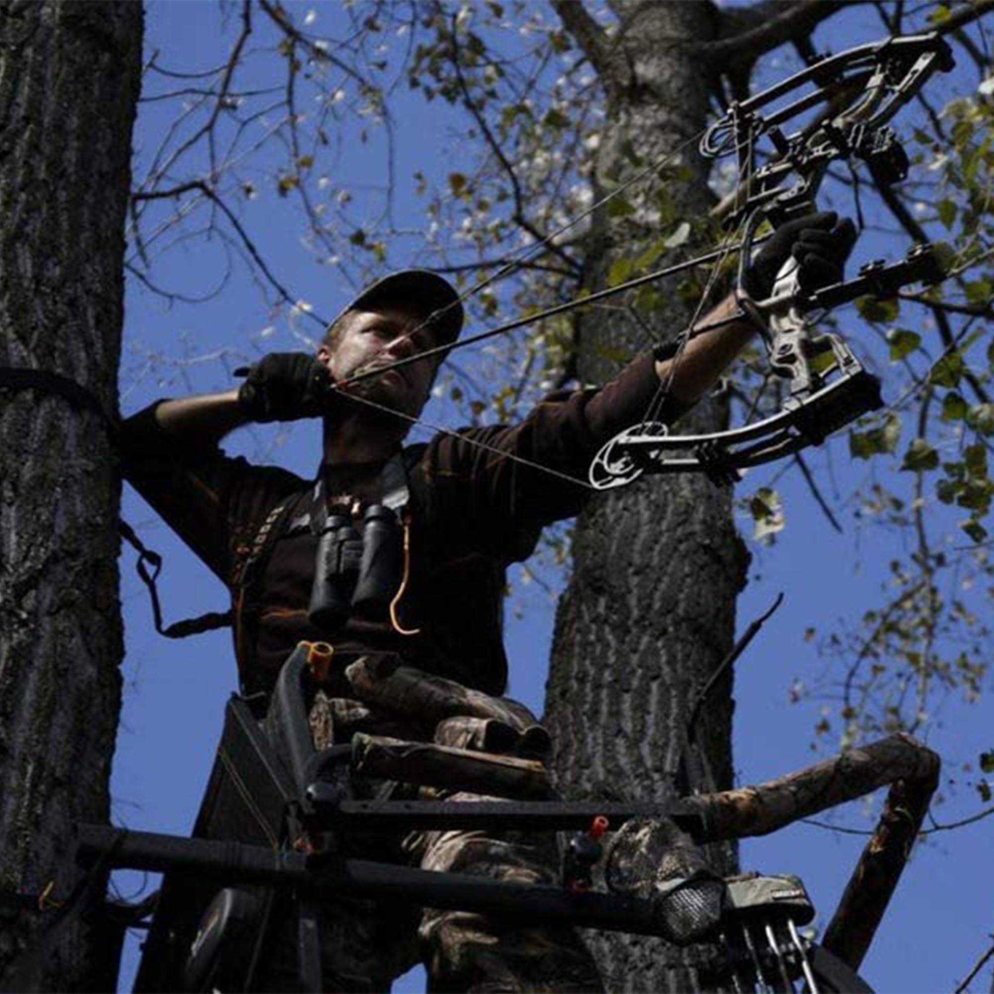 1-Person BIG GAME Ladder Tree Stand for Hunting Deer with Seat, Hunter, 18' Tall, Black - Adjustable Climbing Treestand with Platform and Safety Harness for Shooting